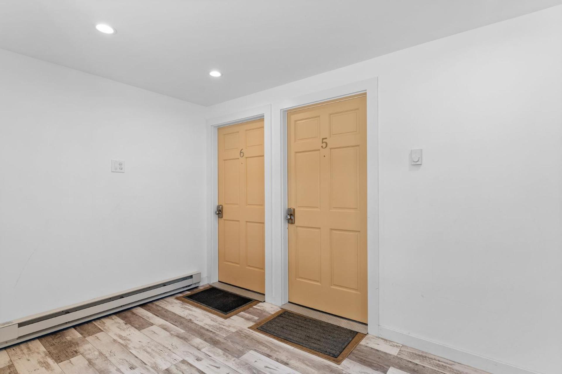Trailside Village #5 - Slopeside 1BR with Hot Tub and Sauna, Ski In Ski Out on Great Eastern Trail
