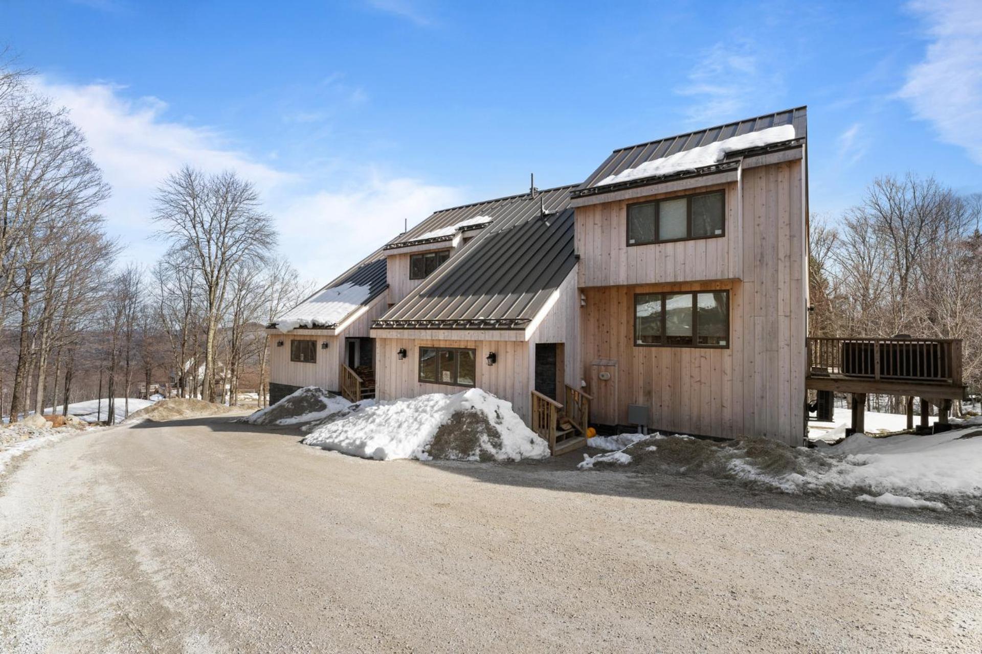Trailside Village #5 - Slopeside 1BR with Hot Tub and Sauna, Ski In Ski Out on Great Eastern Trail