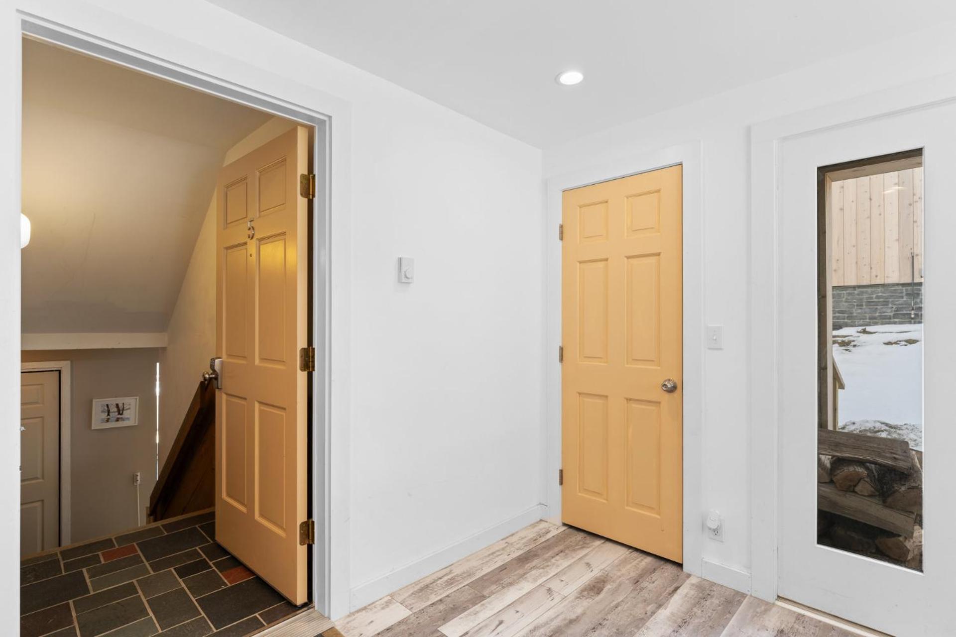 Trailside Village #5 - Slopeside 1BR with Hot Tub and Sauna, Ski In Ski Out on Great Eastern Trail