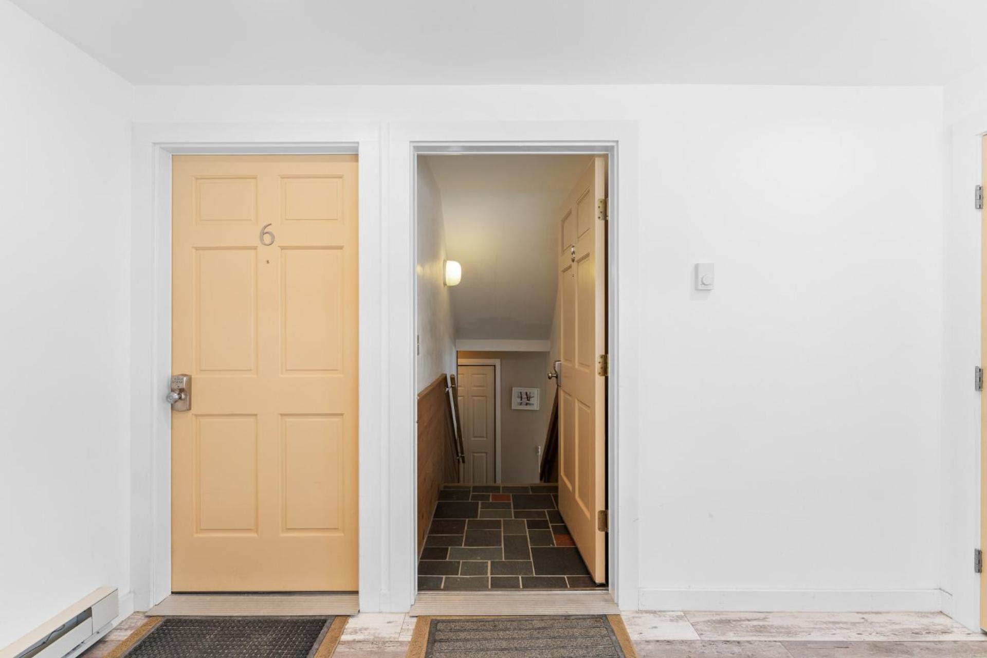 Trailside Village #5 - Slopeside 1BR with Hot Tub and Sauna, Ski In Ski Out on Great Eastern Trail