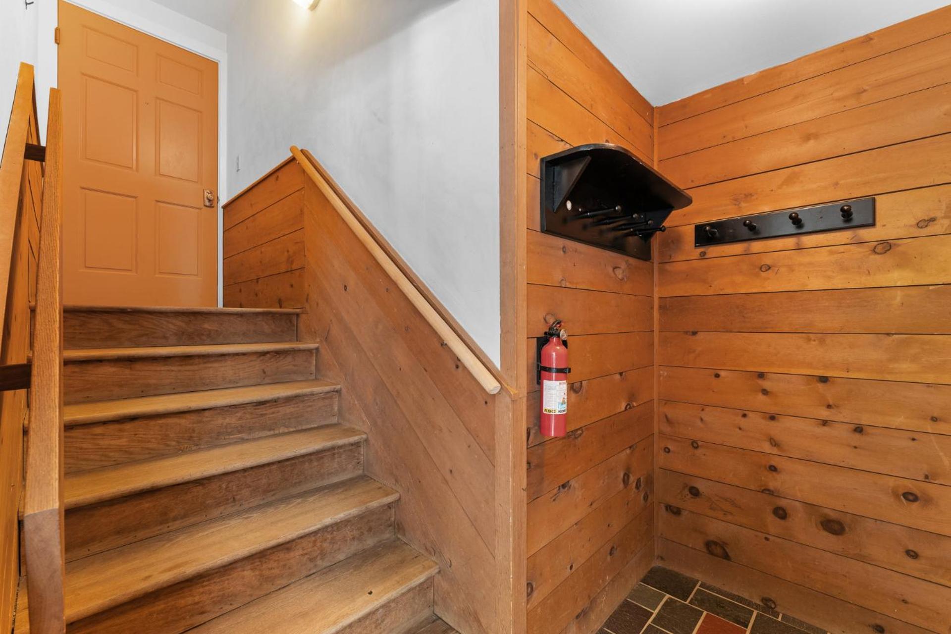 Trailside Village #5 - Slopeside 1BR with Hot Tub and Sauna, Ski In Ski Out on Great Eastern Trail