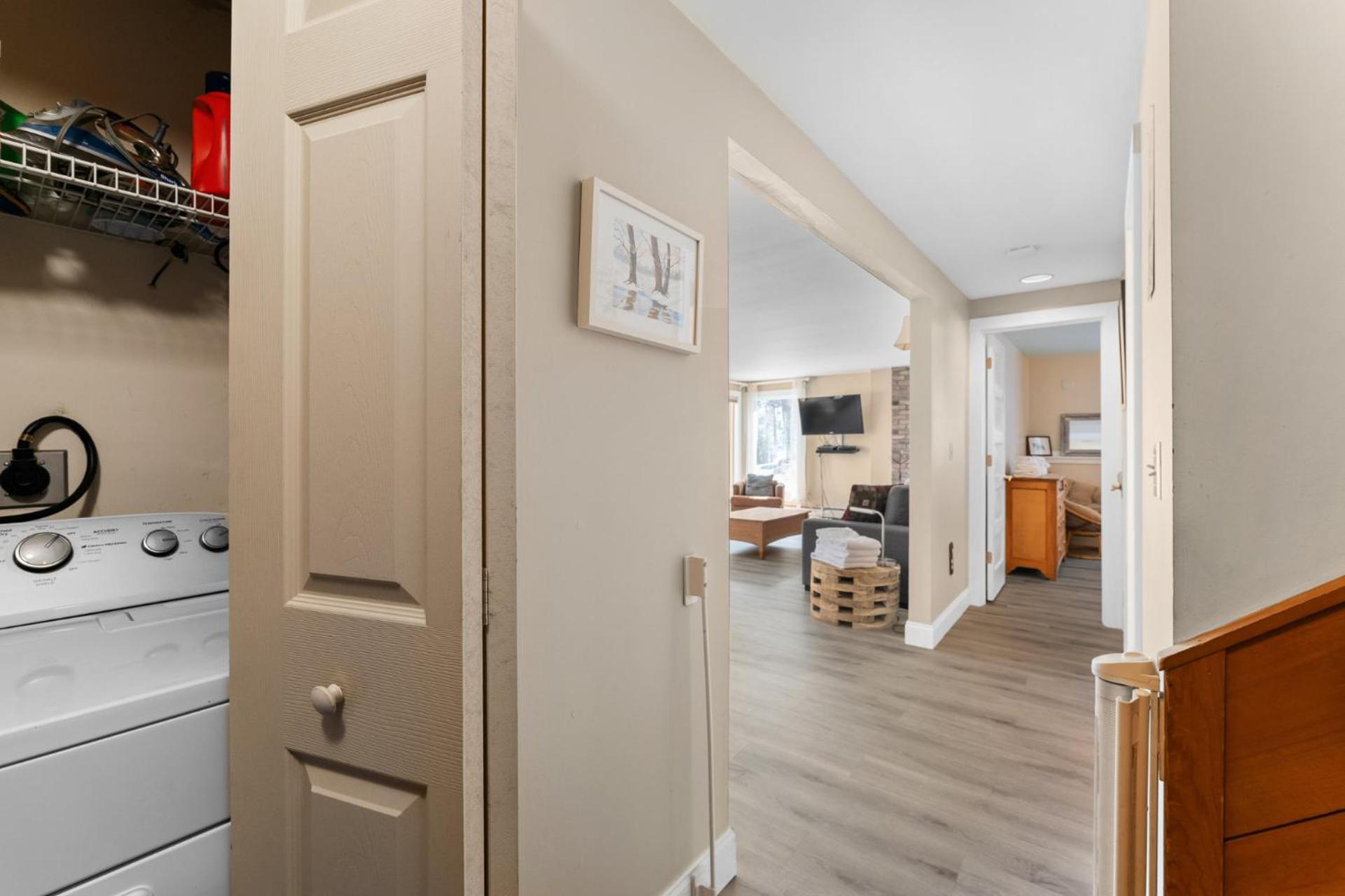 Trailside Village #5 - Slopeside 1BR with Hot Tub and Sauna, Ski In Ski Out on Great Eastern Trail