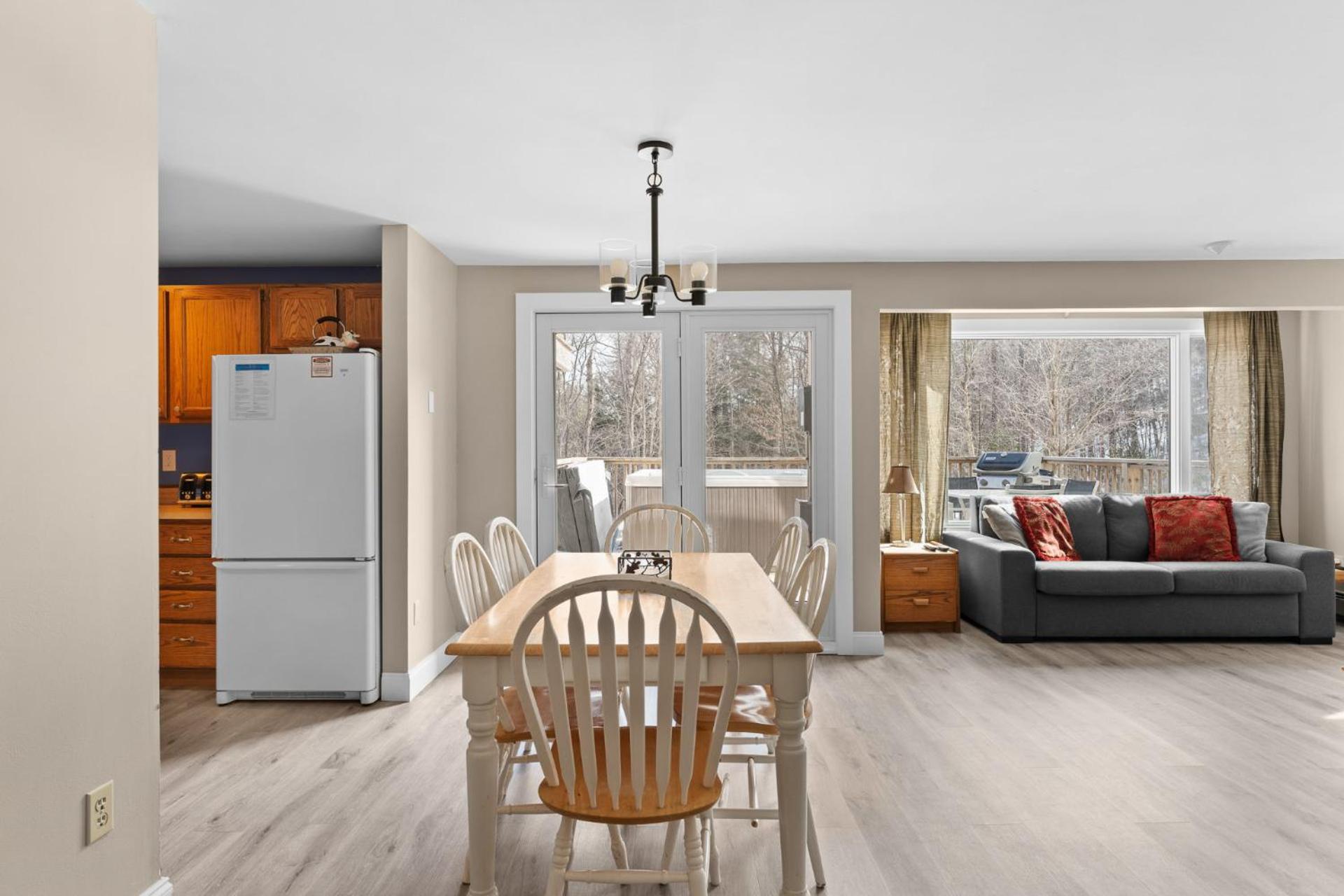 Trailside Village #5 - Slopeside 1BR with Hot Tub and Sauna, Ski In Ski Out on Great Eastern Trail