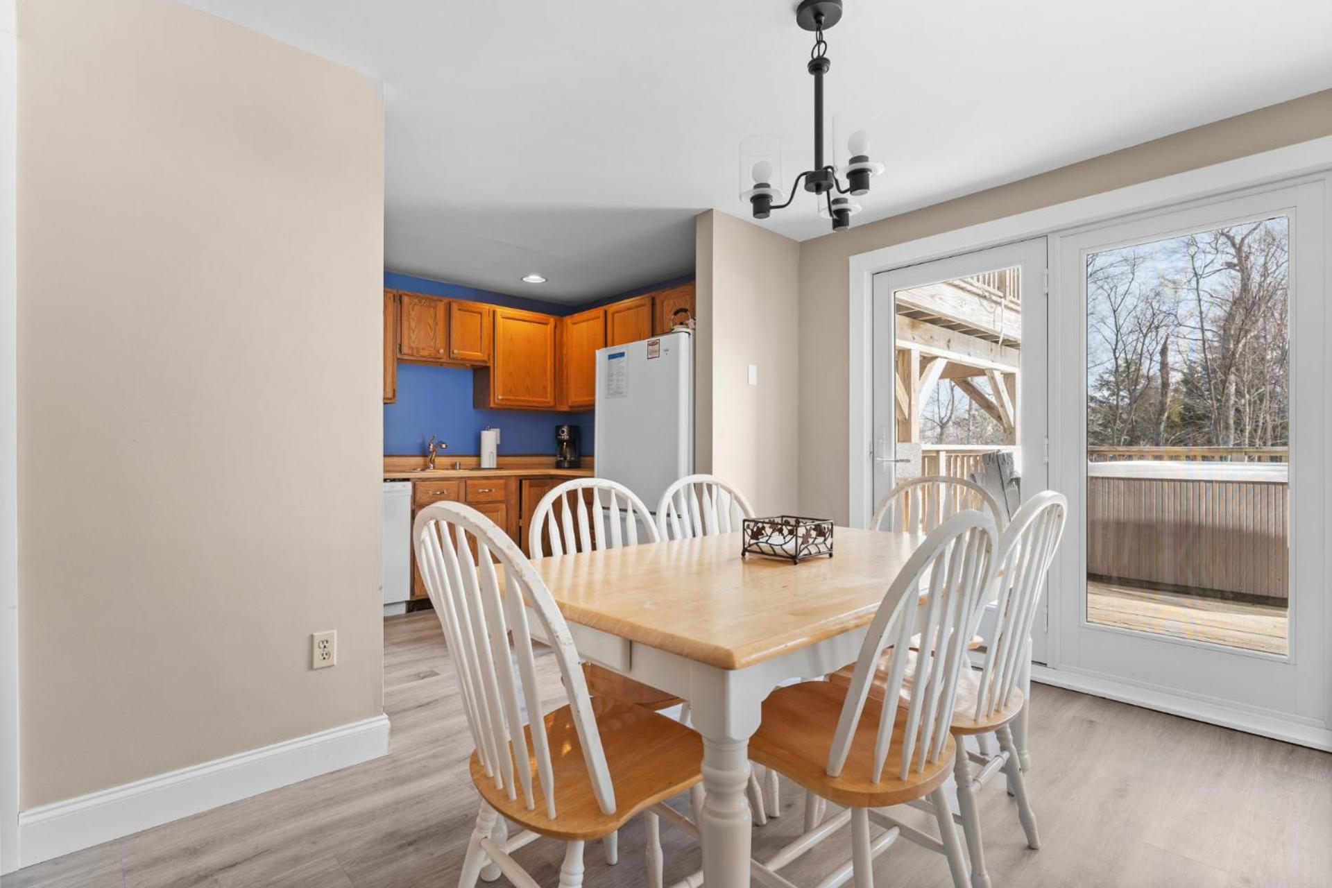 Trailside Village #5 - Slopeside 1BR with Hot Tub and Sauna, Ski In Ski Out on Great Eastern Trail