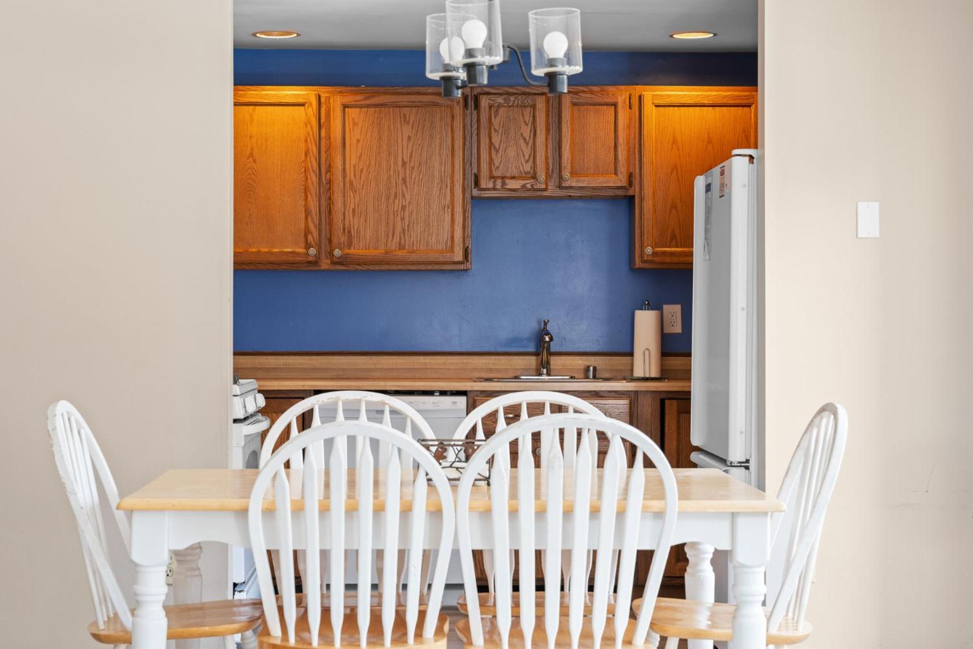 Trailside Village #5 - Slopeside 1BR with Hot Tub and Sauna, Ski In Ski Out on Great Eastern Trail