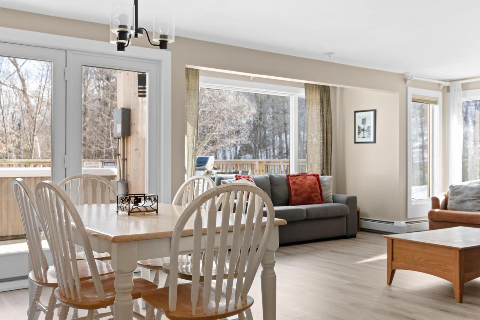 Trailside Village #5 - Slopeside 1BR with Hot Tub and Sauna, Ski In Ski Out on Great Eastern Trail