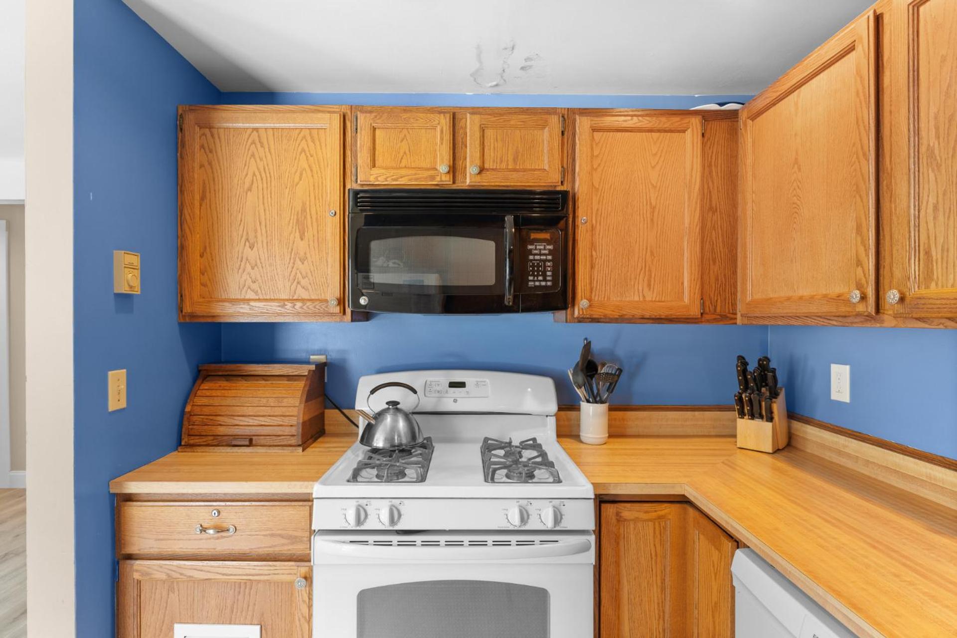 Trailside Village #5 - Slopeside 1BR with Hot Tub and Sauna, Ski In Ski Out on Great Eastern Trail