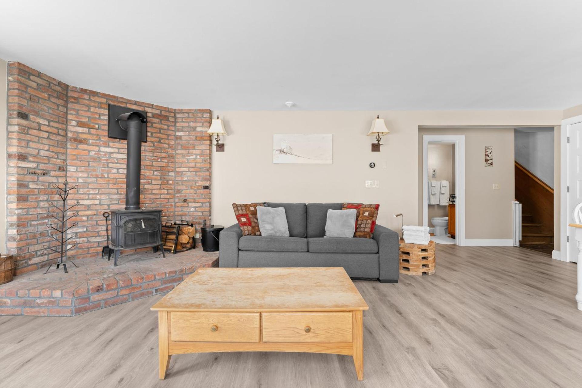 Trailside Village #5 - Slopeside 1BR with Hot Tub and Sauna, Ski In Ski Out on Great Eastern Trail