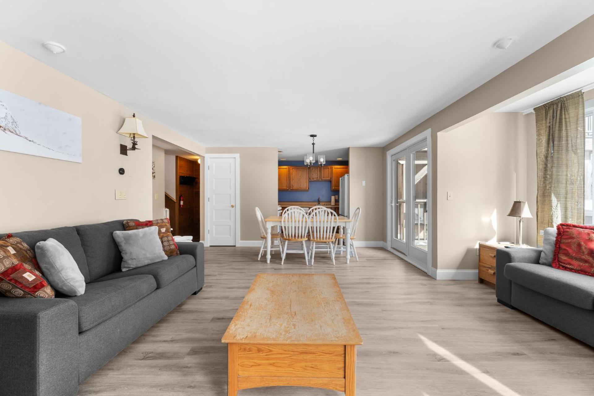Trailside Village #5 - Slopeside 1BR with Hot Tub and Sauna, Ski In Ski Out on Great Eastern Trail