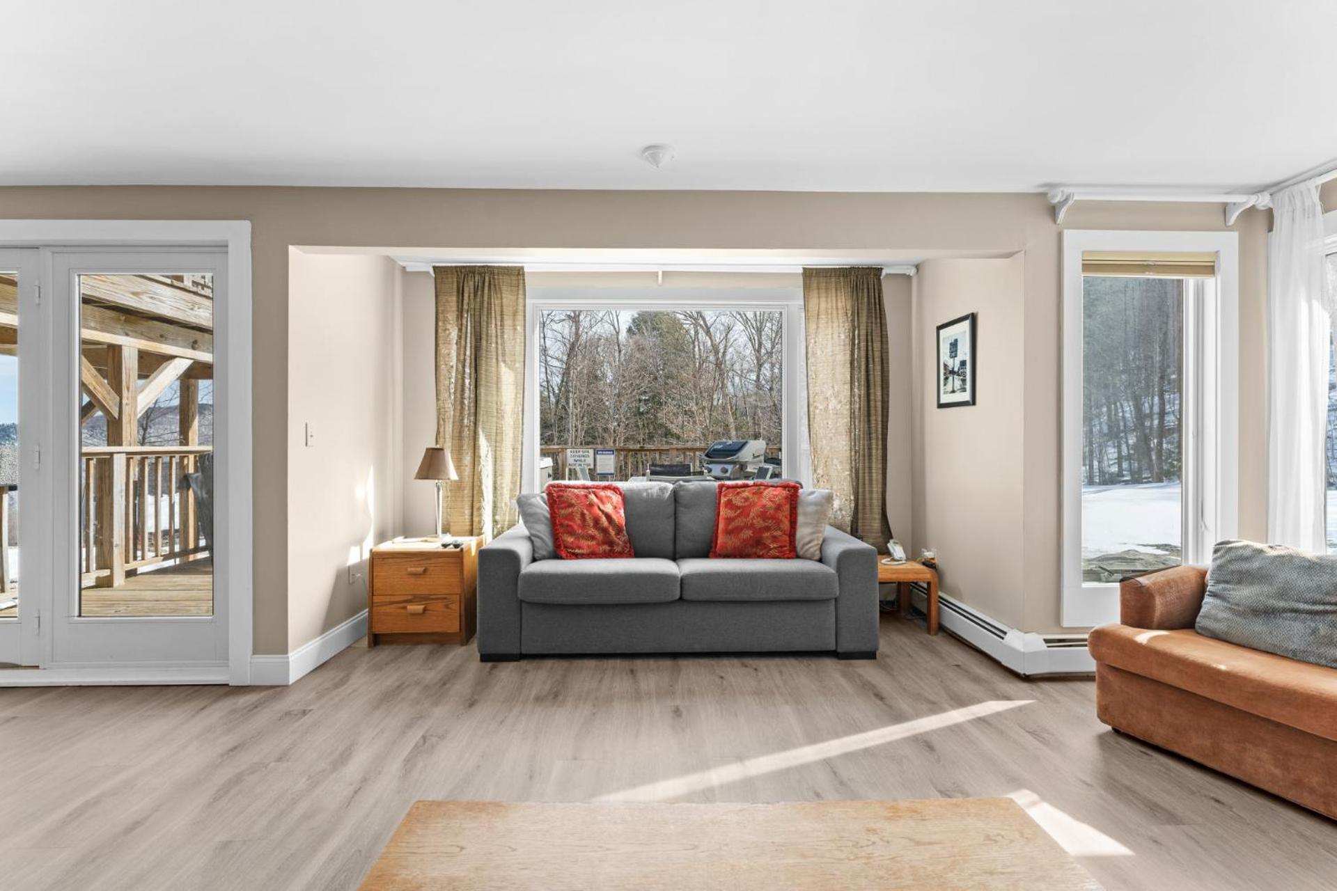 Trailside Village #5 - Slopeside 1BR with Hot Tub and Sauna, Ski In Ski Out on Great Eastern Trail