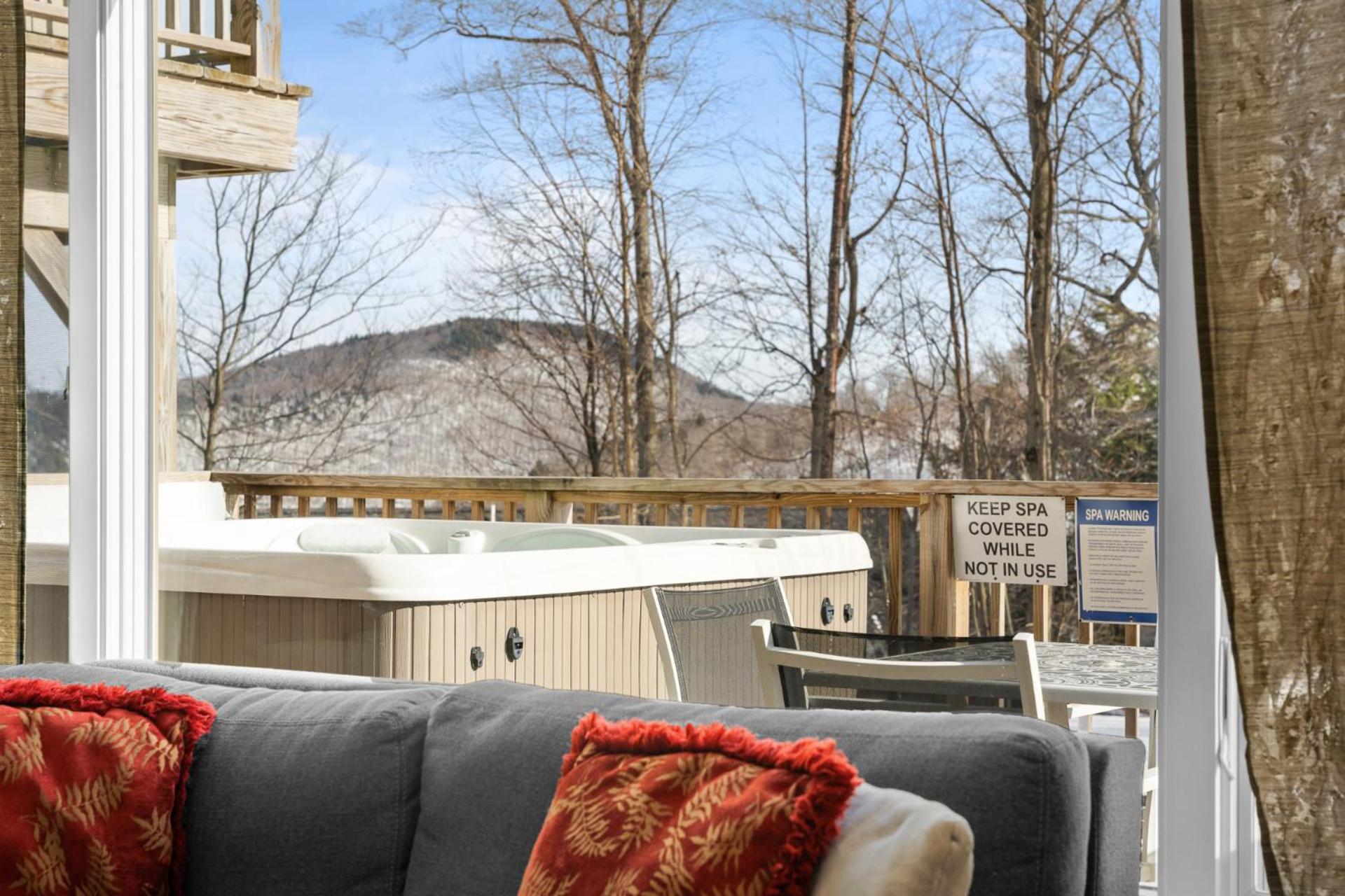 Trailside Village #5 - Slopeside 1BR with Hot Tub and Sauna, Ski In Ski Out on Great Eastern Trail