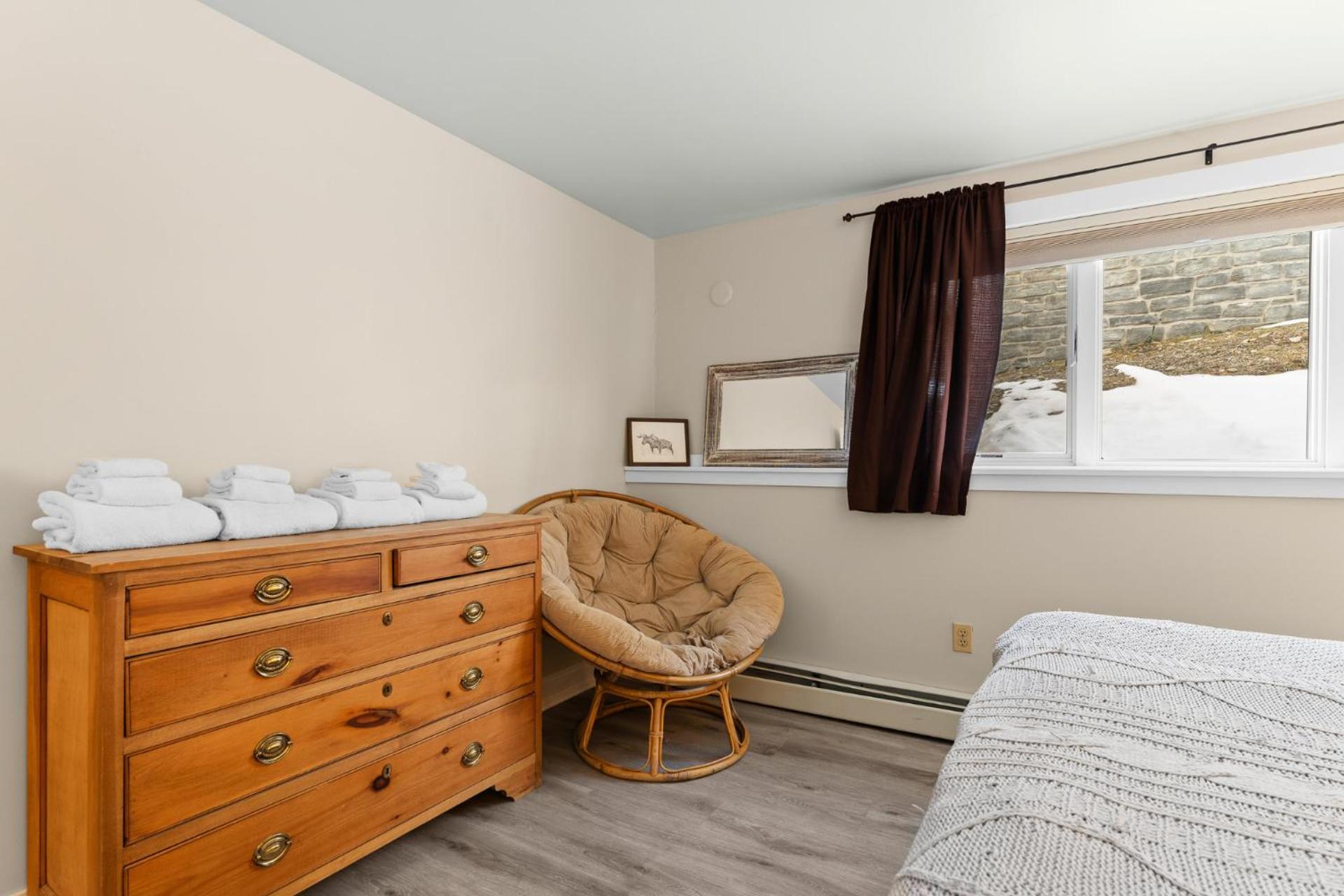 Trailside Village #5 - Slopeside 1BR with Hot Tub and Sauna, Ski In Ski Out on Great Eastern Trail