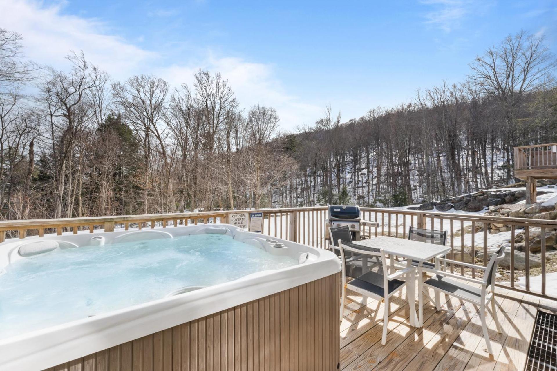 Trailside Village #5 - Slopeside 1BR with Hot Tub and Sauna, Ski In Ski Out on Great Eastern Trail