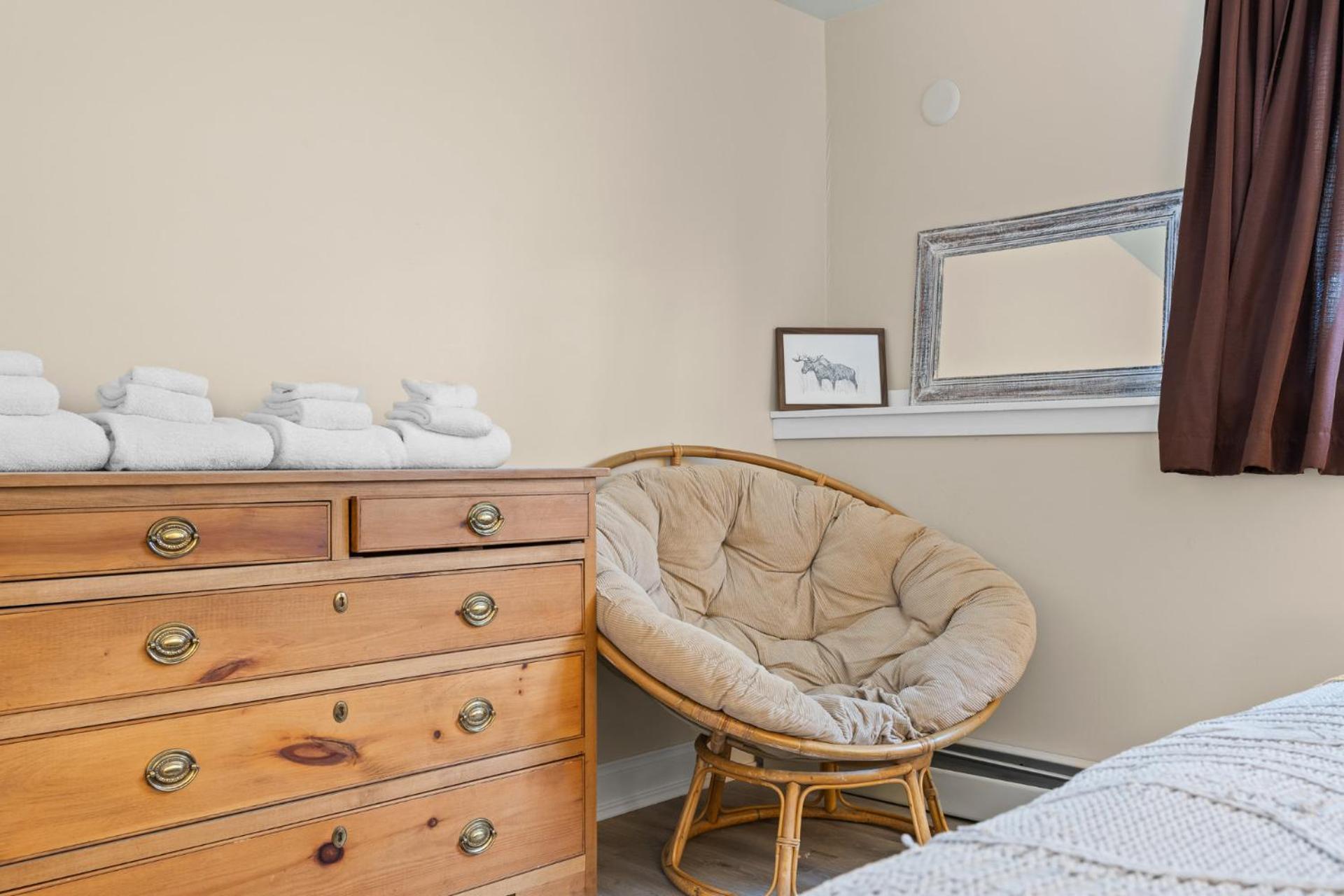 Trailside Village #5 - Slopeside 1BR with Hot Tub and Sauna, Ski In Ski Out on Great Eastern Trail