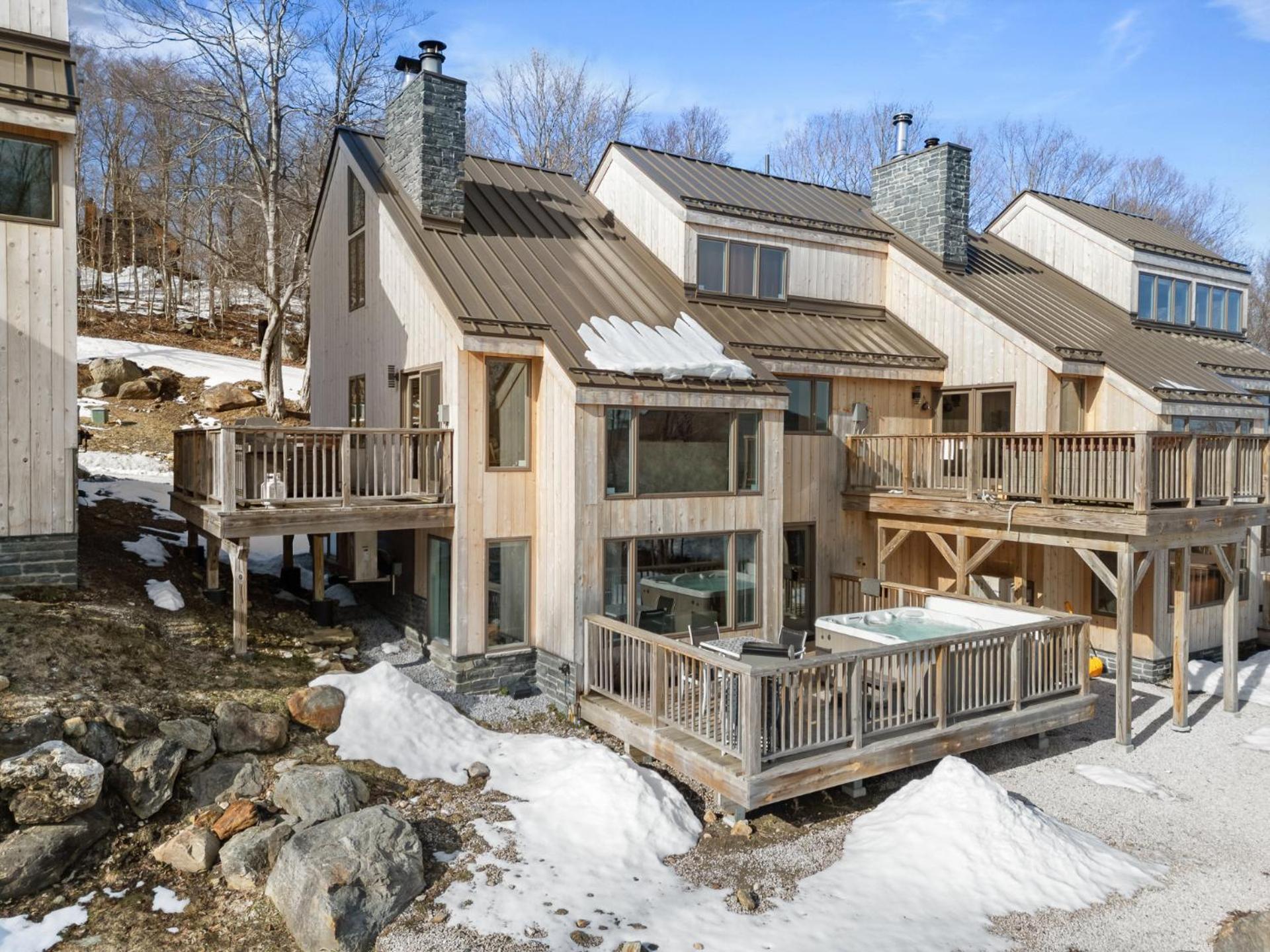 Trailside Village #5 - Slopeside 1BR with Hot Tub and Sauna, Ski In Ski Out on Great Eastern Trail