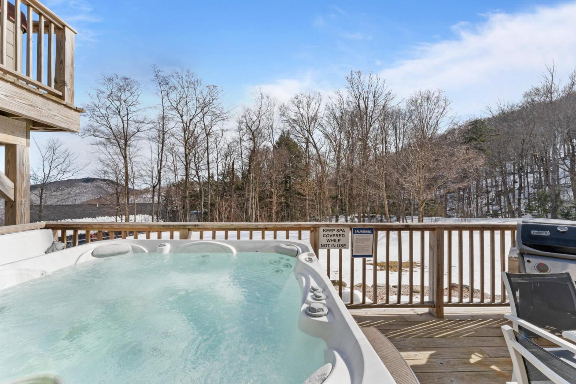Trailside Village #5 - Slopeside 1BR with Hot Tub and Sauna, Ski In Ski Out on Great Eastern Trail