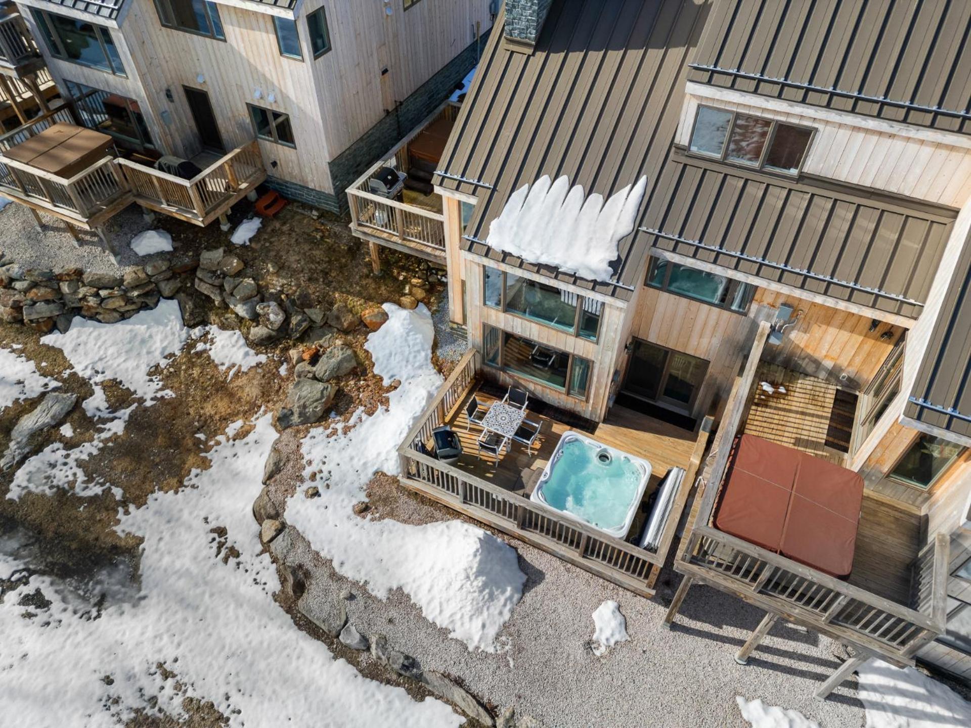 Trailside Village #5 - Slopeside 1BR with Hot Tub and Sauna, Ski In Ski Out on Great Eastern Trail