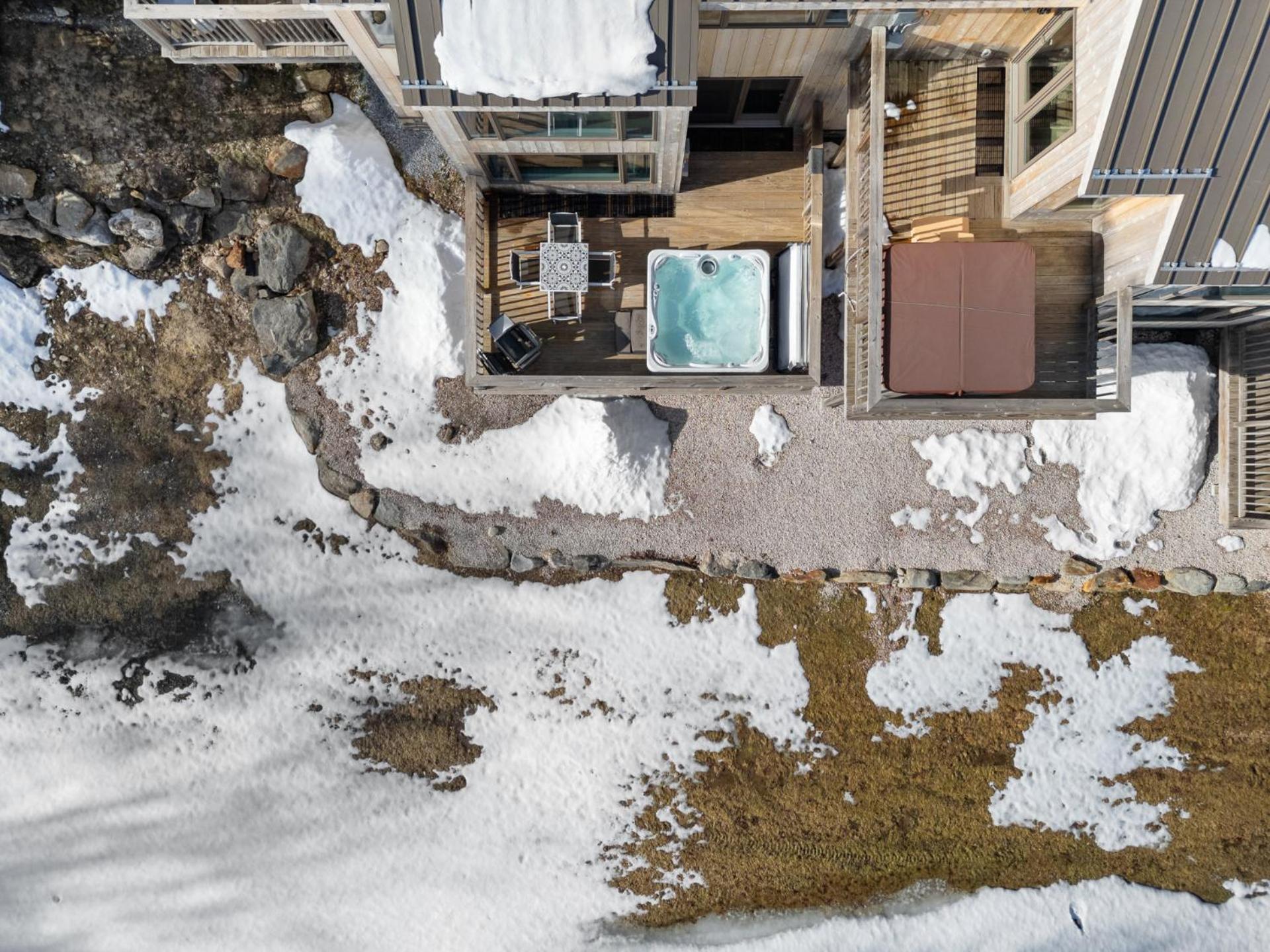 Trailside Village #5 - Slopeside 1BR with Hot Tub and Sauna, Ski In Ski Out on Great Eastern Trail
