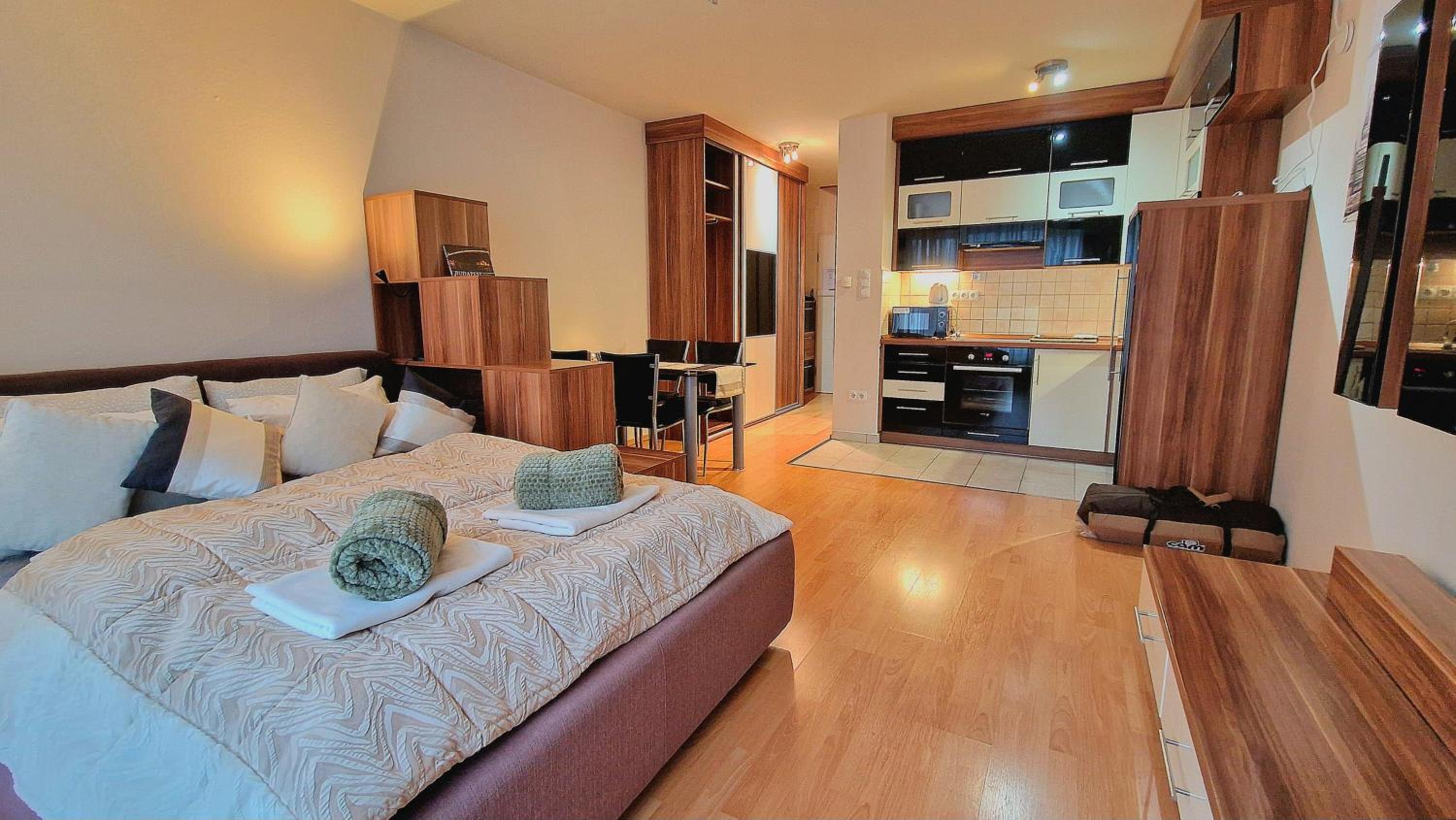 H10 Apartment with FREE PARKING