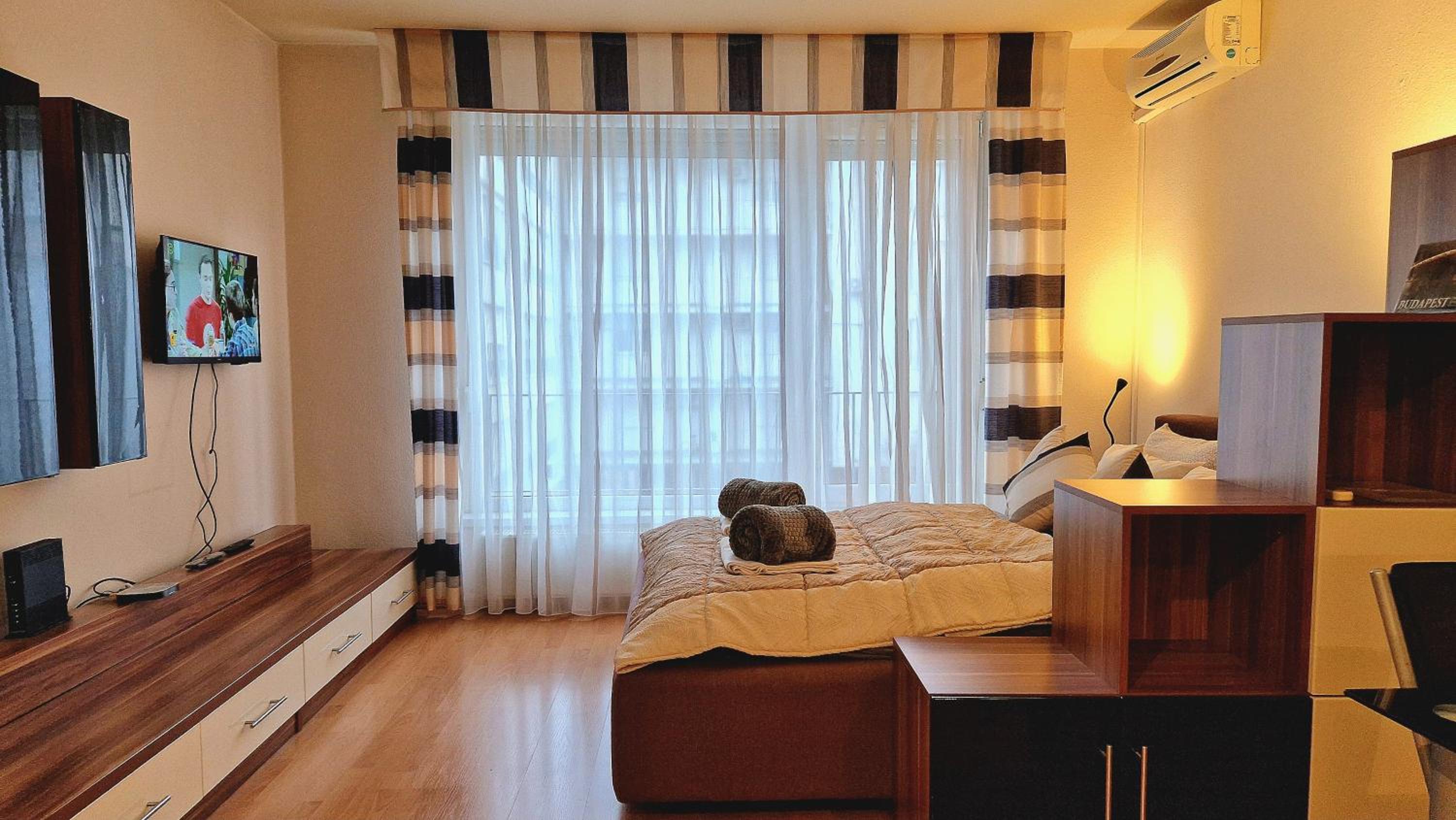 H10 Apartment with FREE PARKING