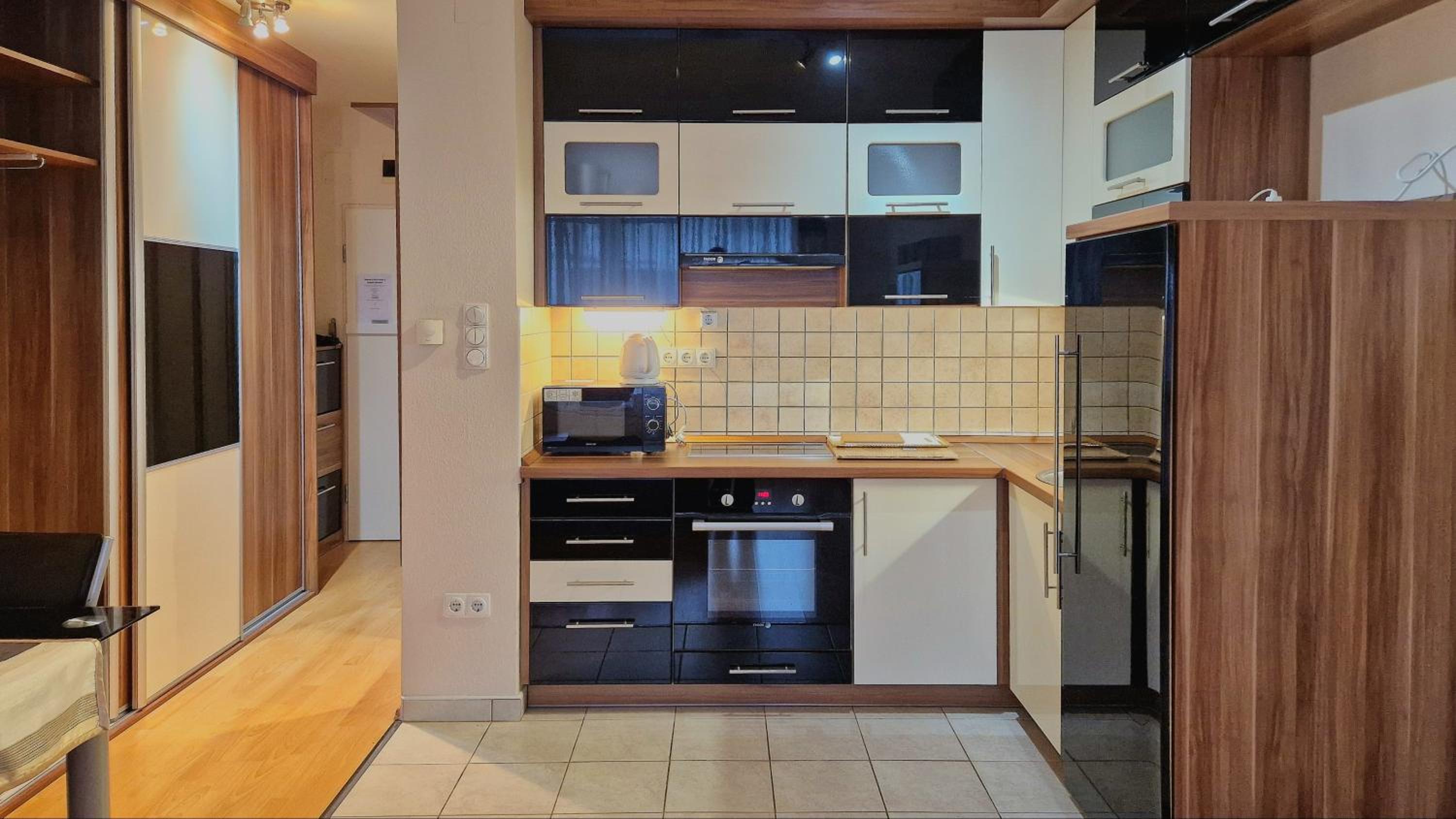 H10 Apartment with FREE PARKING