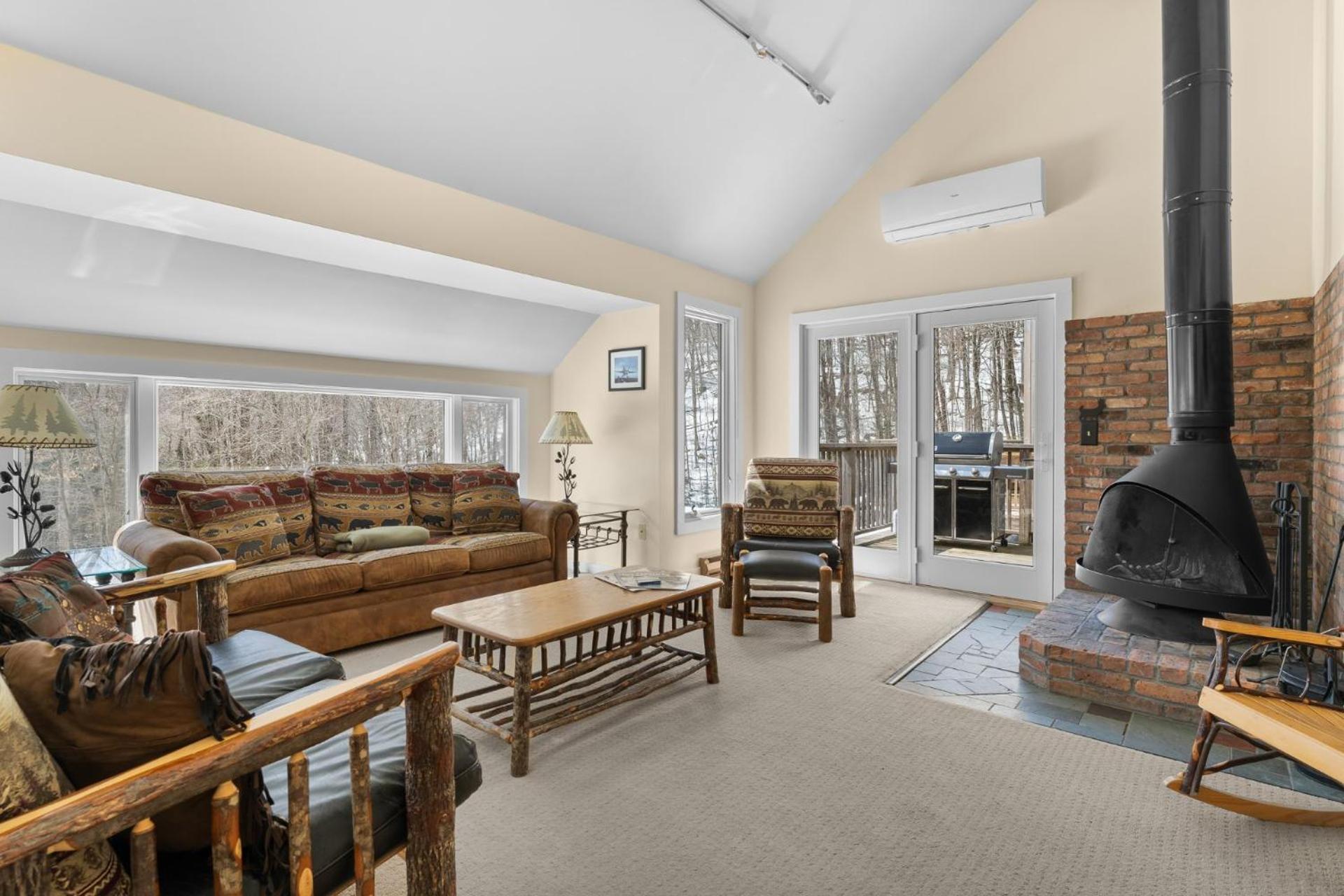Trailside Village #6 - Slopeside 3BR 2BA, Hot Tub, Sauna, Ski In Ski Out on Great Eastern