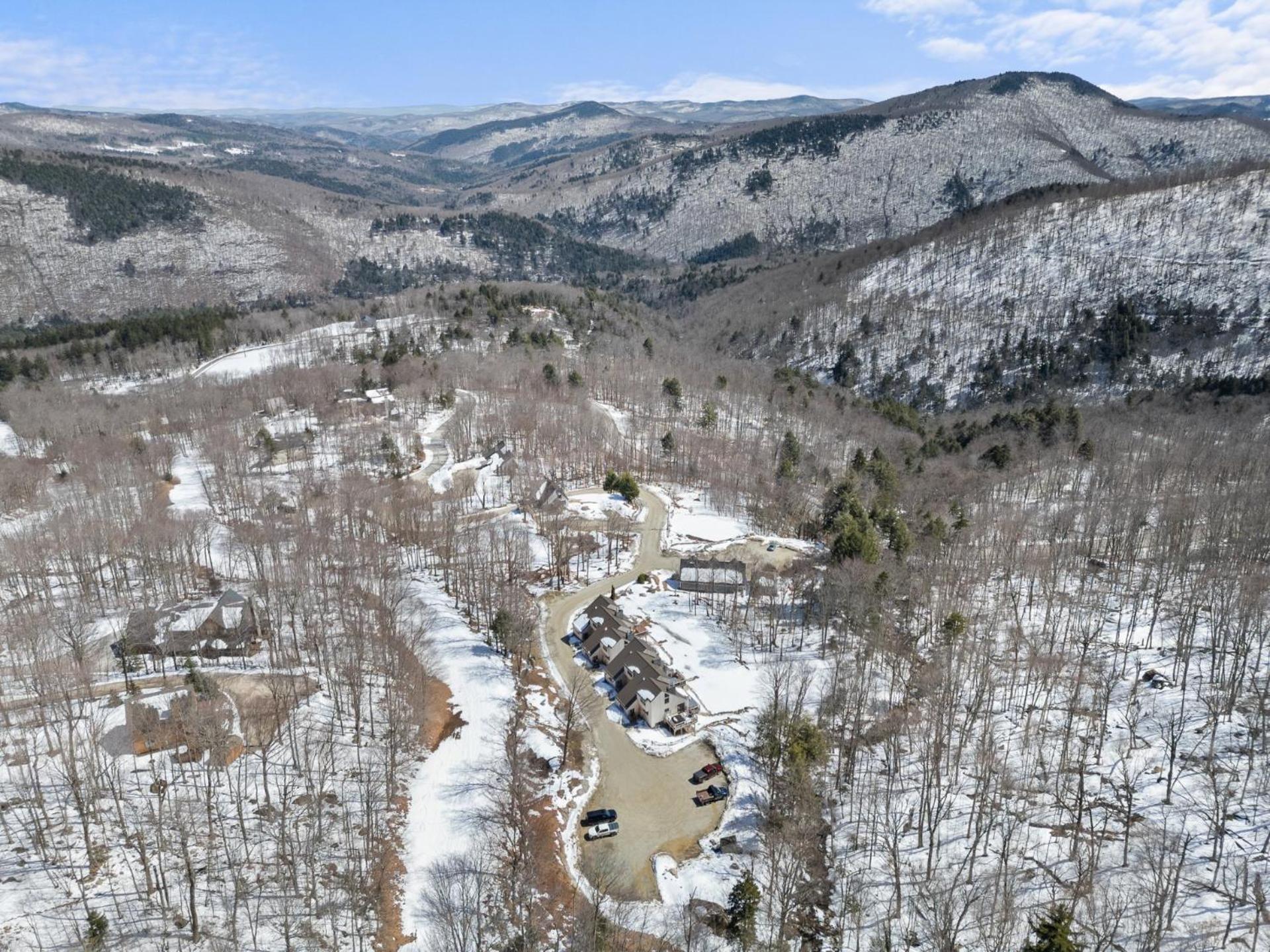 Trailside Village #6 - Slopeside 3BR 2BA, Hot Tub, Sauna, Ski In Ski Out on Great Eastern
