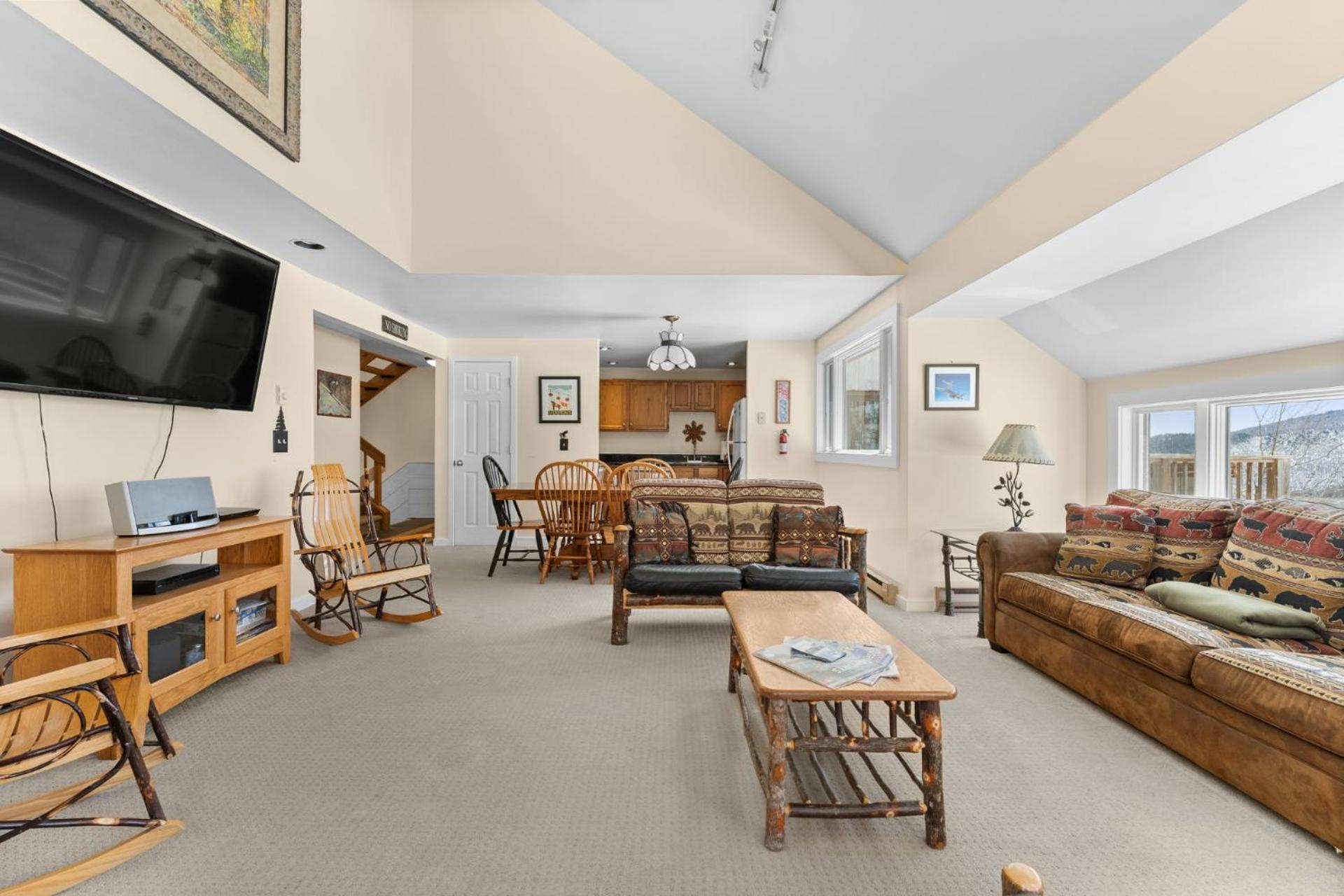 Trailside Village #6 - Slopeside 3BR 2BA, Hot Tub, Sauna, Ski In Ski Out on Great Eastern