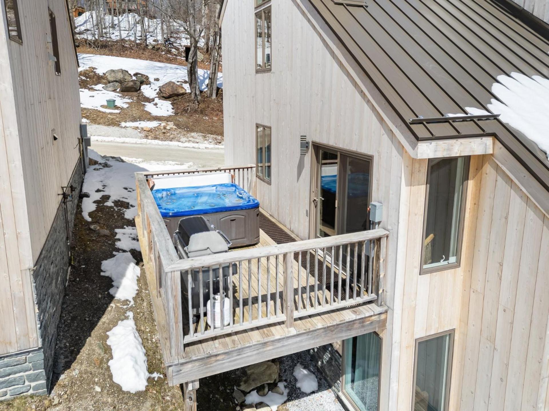 Trailside Village #6 - Slopeside 3BR 2BA, Hot Tub, Sauna, Ski In Ski Out on Great Eastern