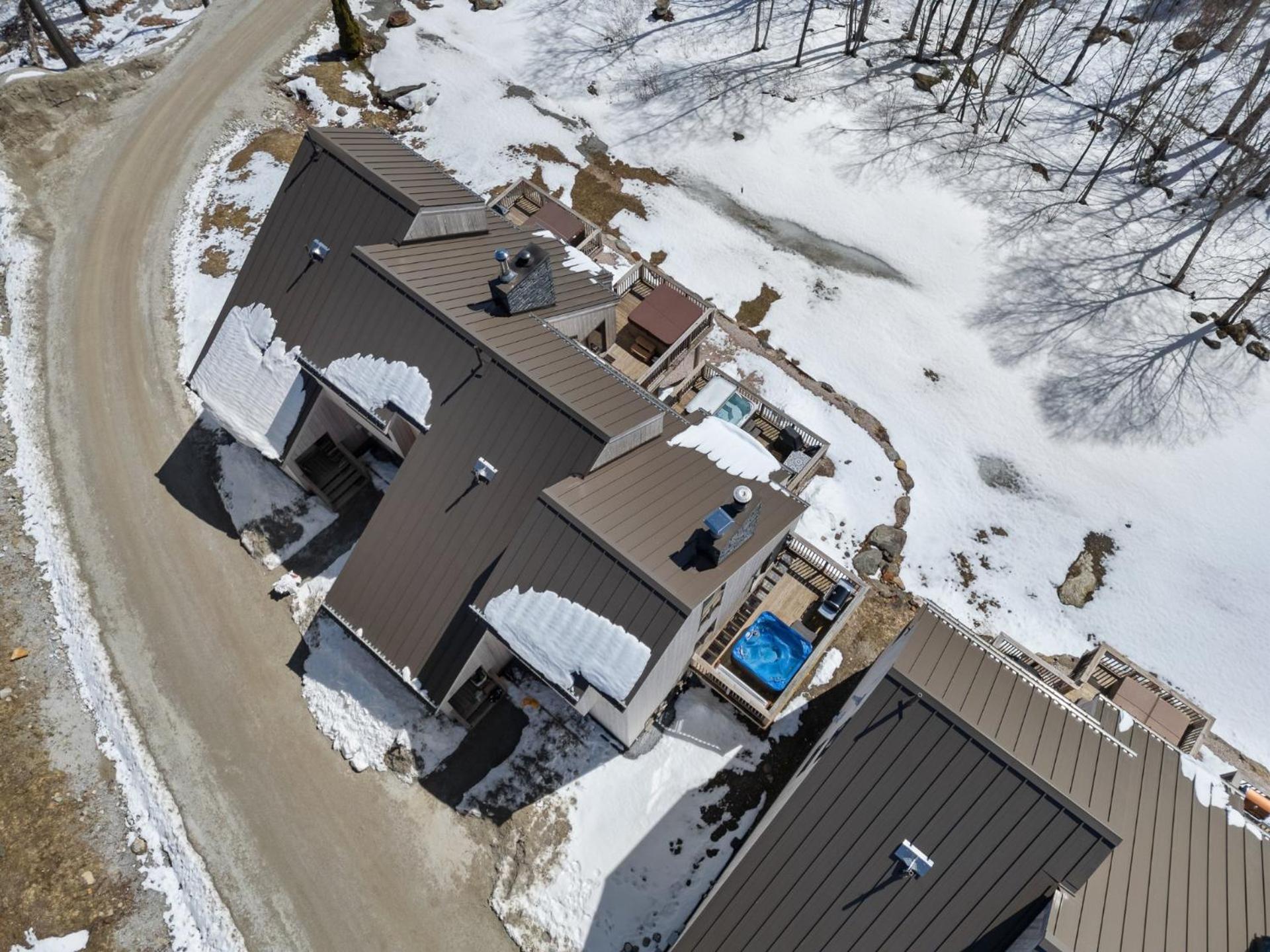 Trailside Village #6 - Slopeside 3BR 2BA, Hot Tub, Sauna, Ski In Ski Out on Great Eastern