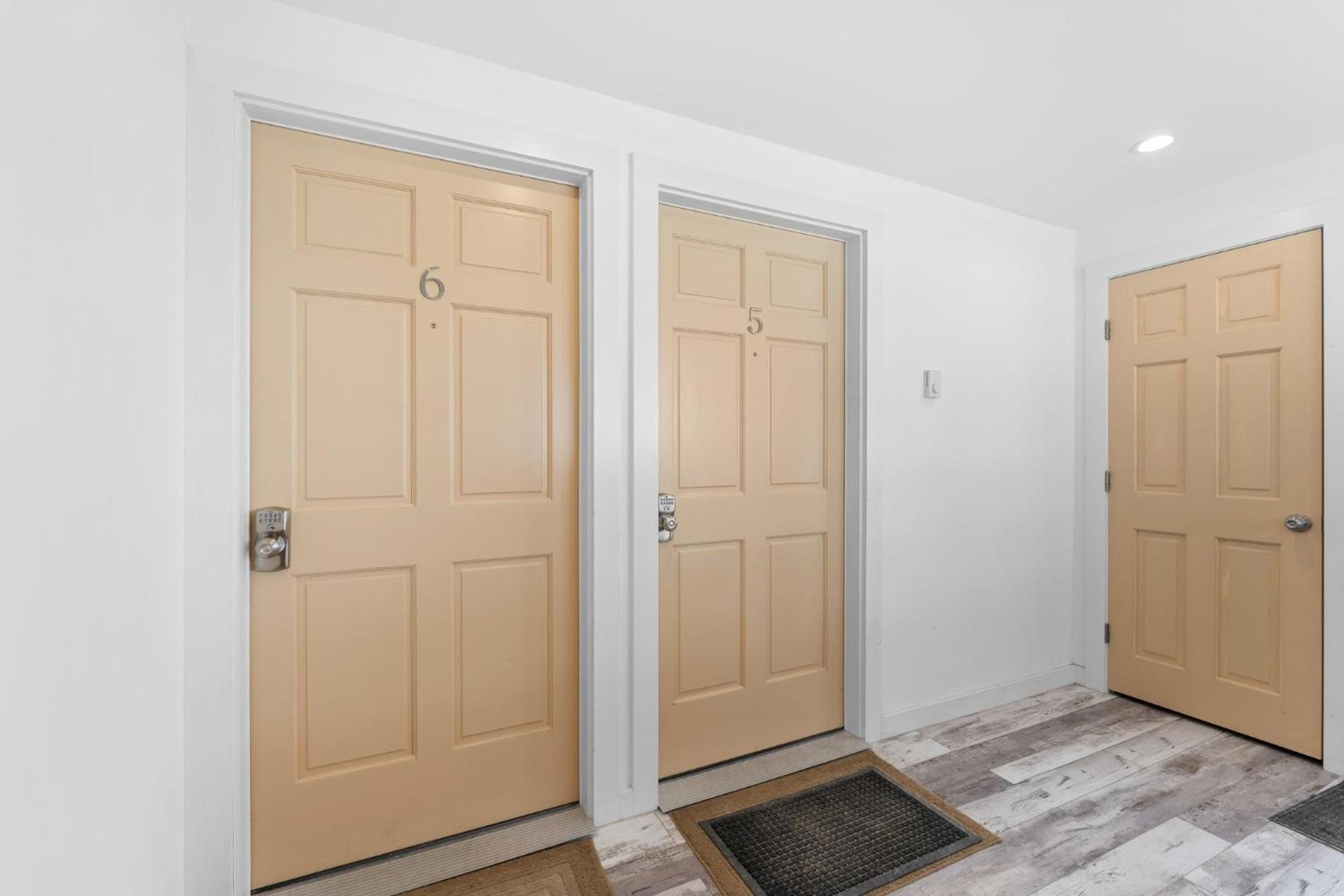 Trailside Village #6 - Slopeside 3BR 2BA, Hot Tub, Sauna, Ski In Ski Out on Great Eastern