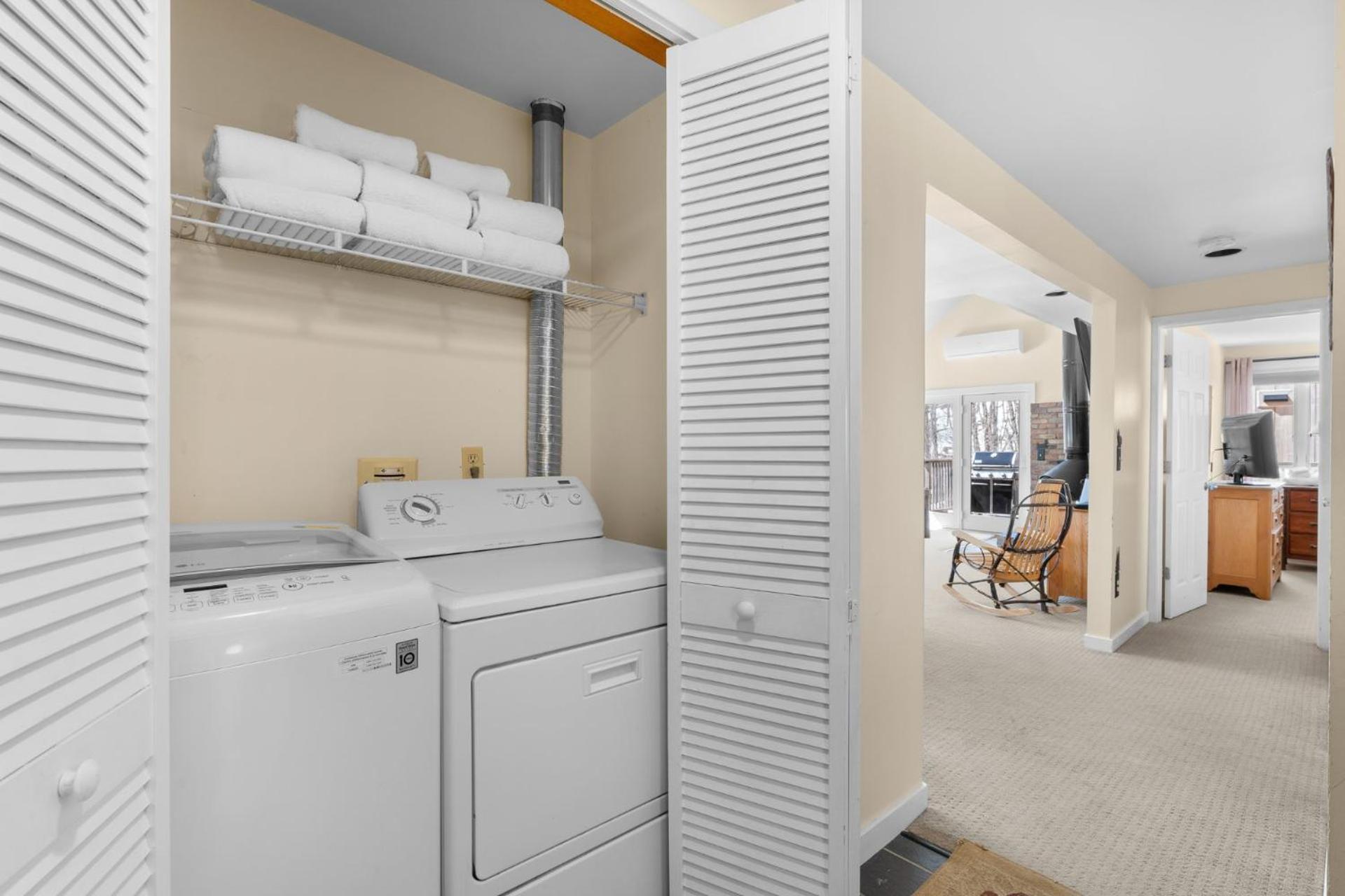 Trailside Village #6 - Slopeside 3BR 2BA, Hot Tub, Sauna, Ski In Ski Out on Great Eastern