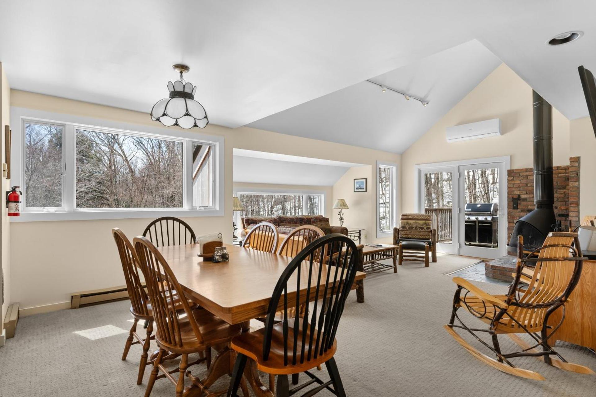Trailside Village #6 - Slopeside 3BR 2BA, Hot Tub, Sauna, Ski In Ski Out on Great Eastern