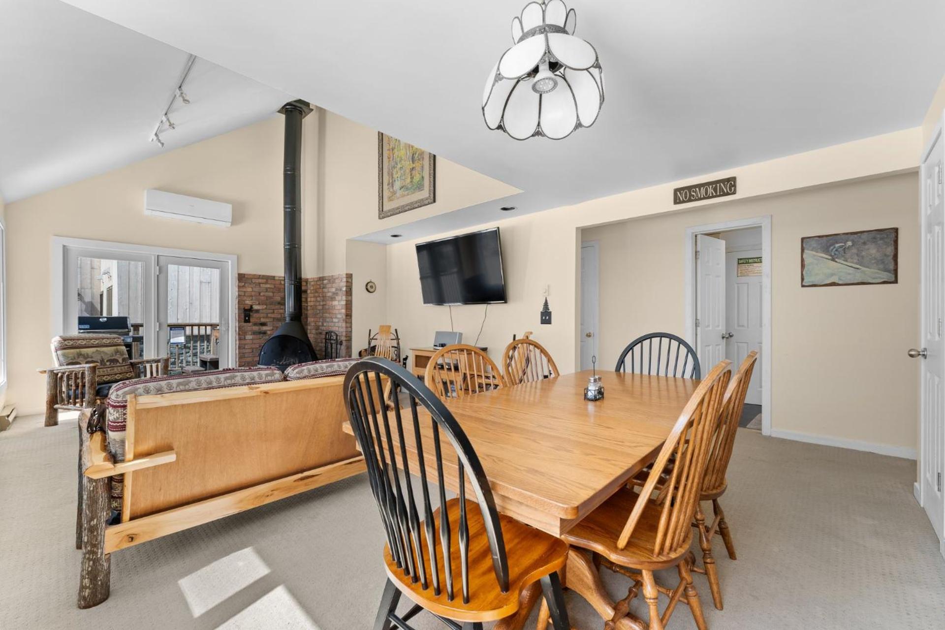 Trailside Village #6 - Slopeside 3BR 2BA, Hot Tub, Sauna, Ski In Ski Out on Great Eastern