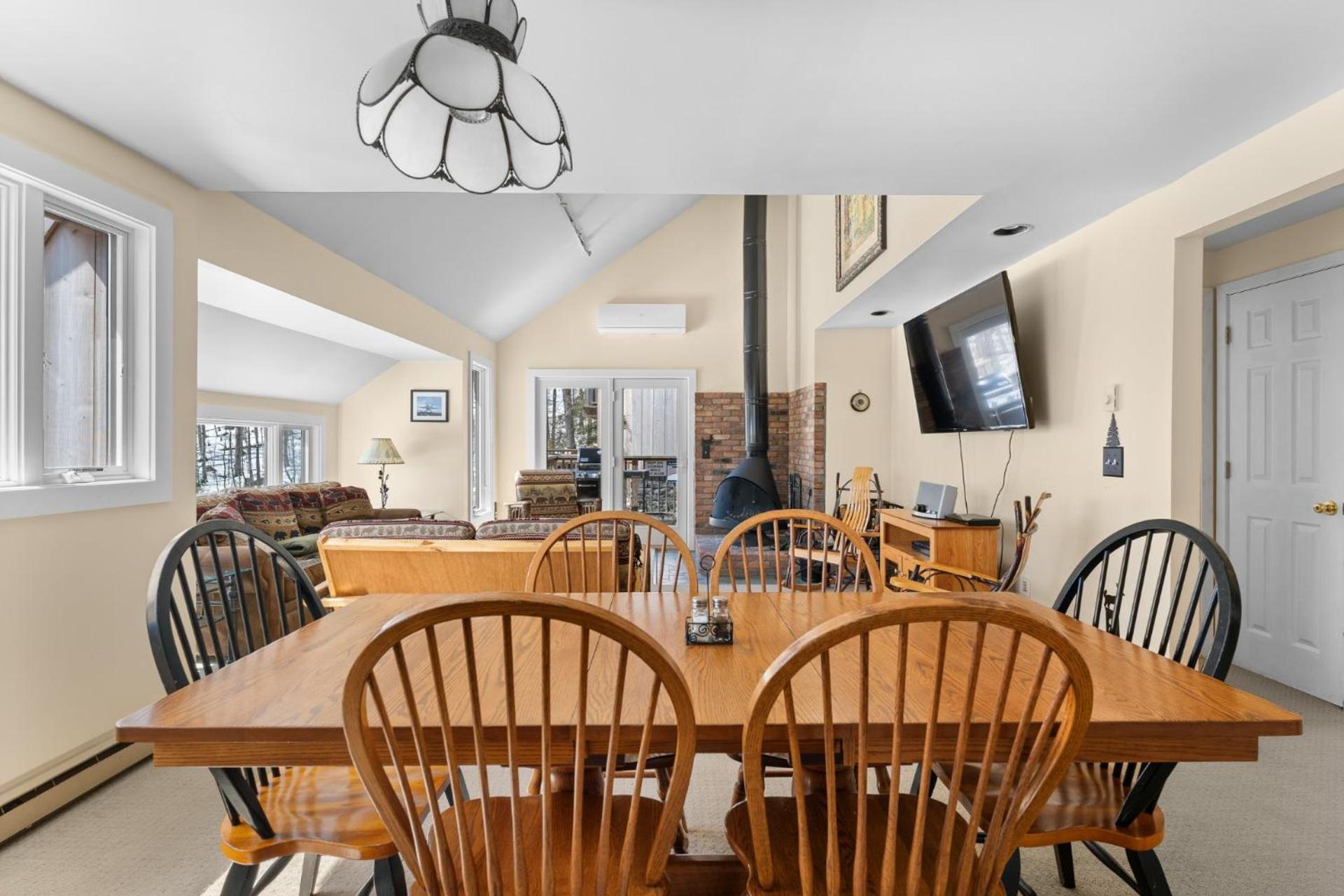 Trailside Village #6 - Slopeside 3BR 2BA, Hot Tub, Sauna, Ski In Ski Out on Great Eastern