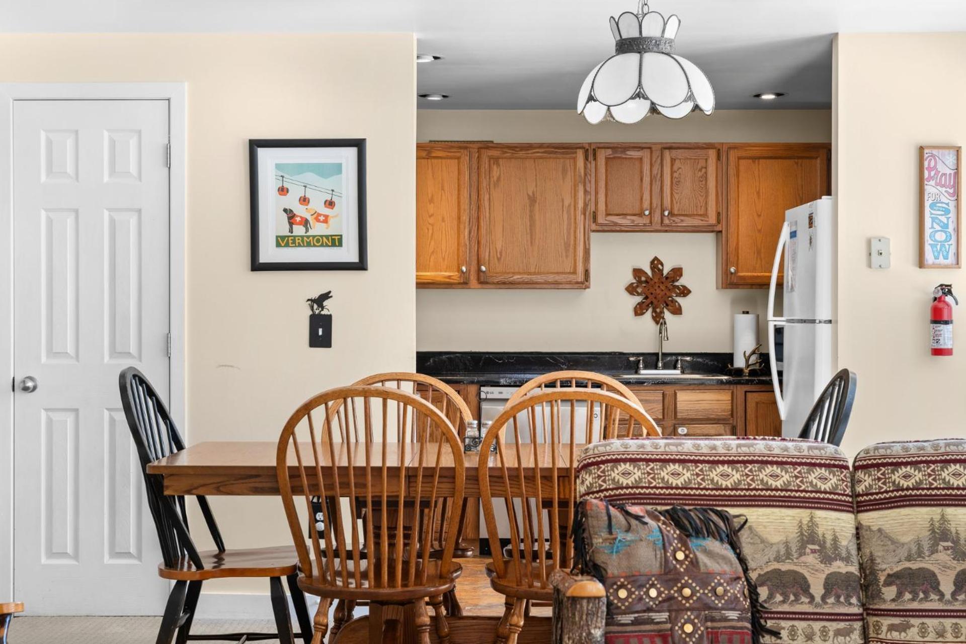 Trailside Village #6 - Slopeside 3BR 2BA, Hot Tub, Sauna, Ski In Ski Out on Great Eastern