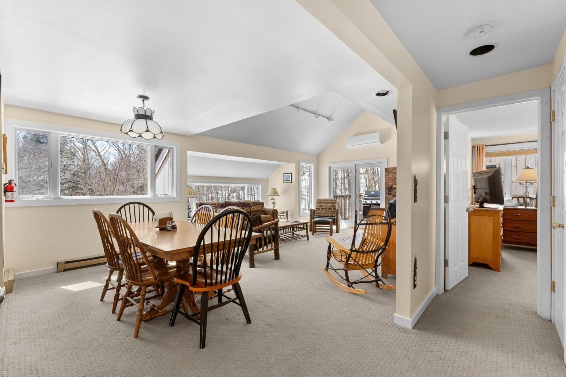 Trailside Village #6 - Slopeside 3BR 2BA, Hot Tub, Sauna, Ski In Ski Out on Great Eastern