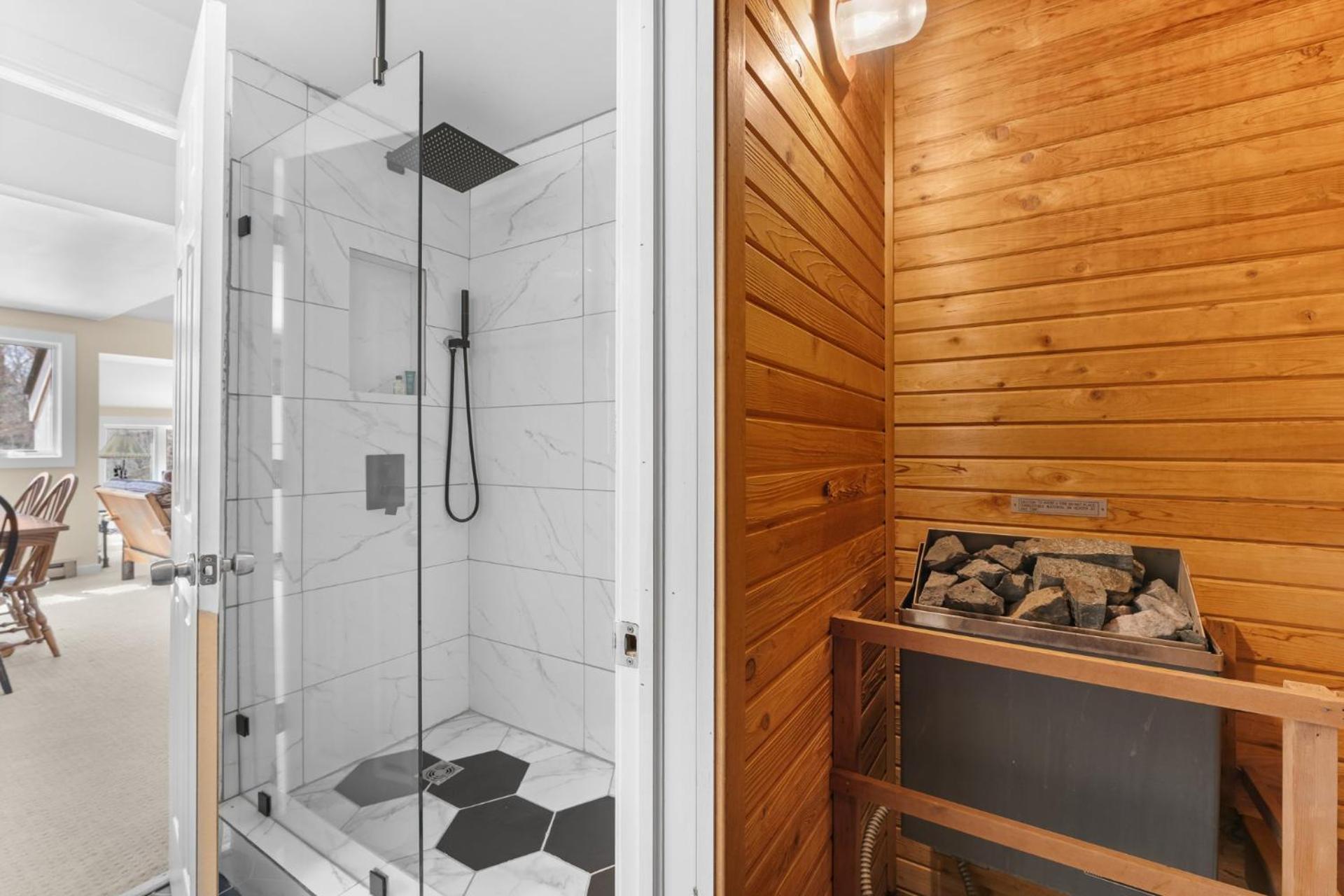 Trailside Village #6 - Slopeside 3BR 2BA, Hot Tub, Sauna, Ski In Ski Out on Great Eastern