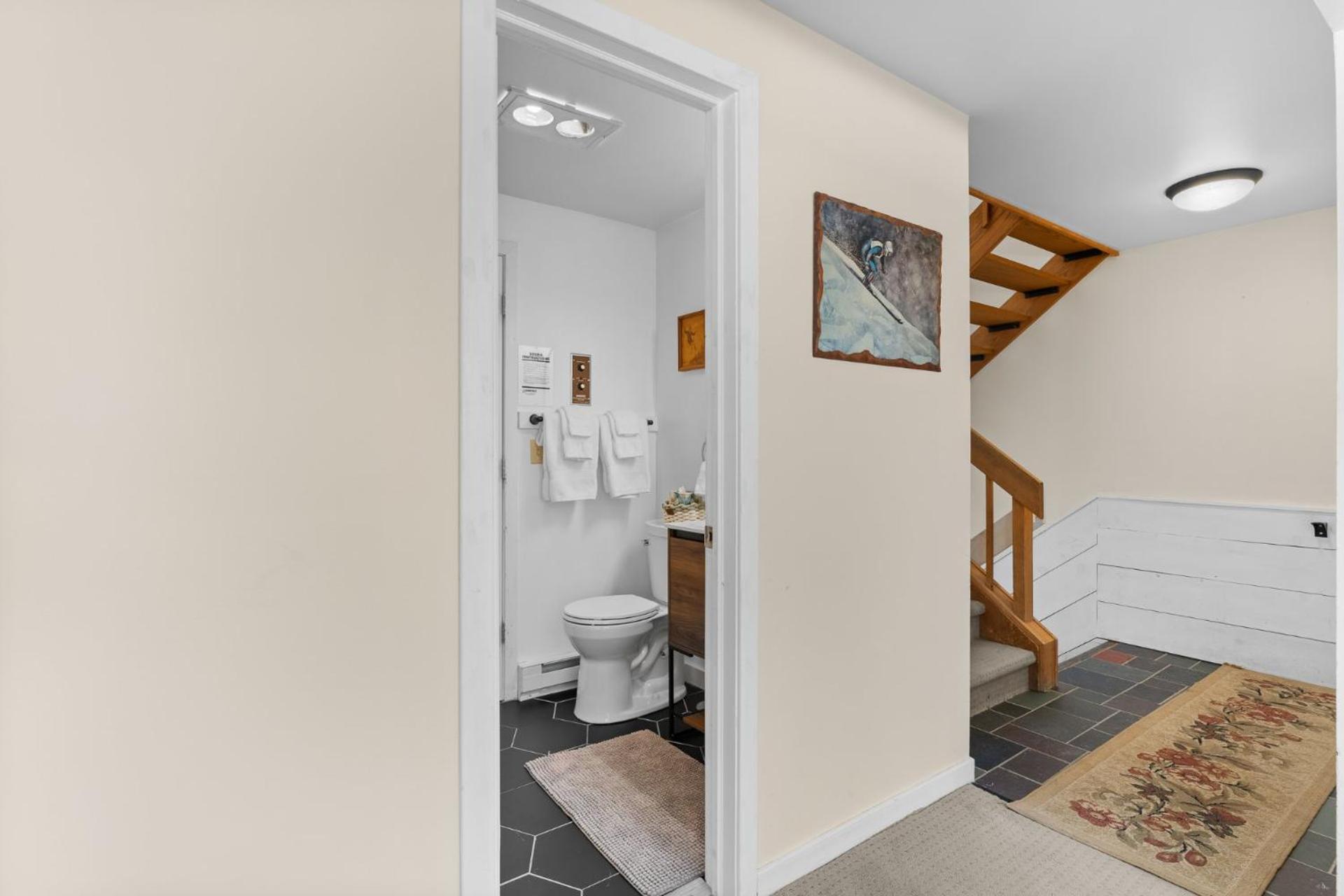 Trailside Village #6 - Slopeside 3BR 2BA, Hot Tub, Sauna, Ski In Ski Out on Great Eastern
