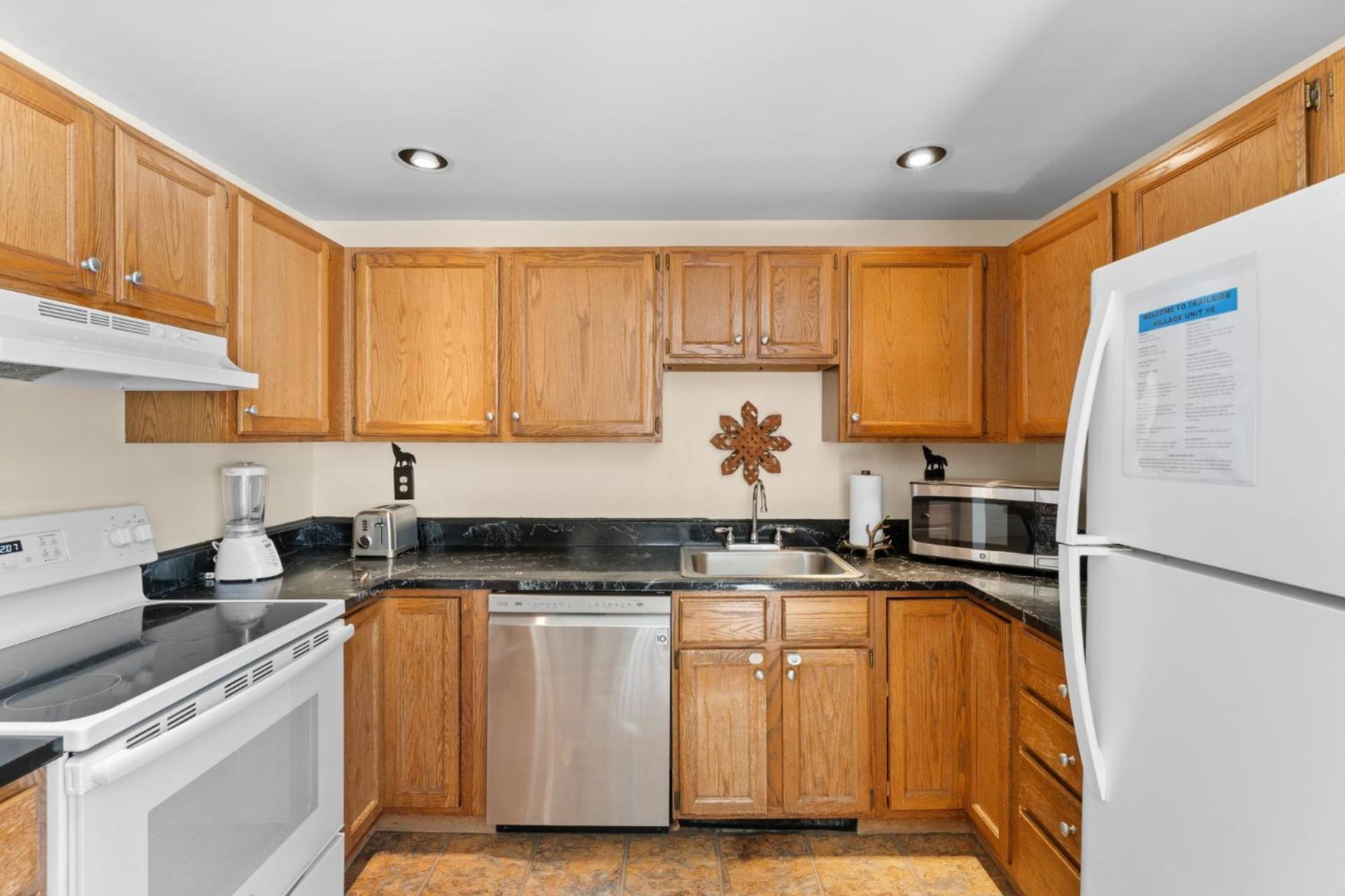 Trailside Village #6 - Slopeside 3BR 2BA, Hot Tub, Sauna, Ski In Ski Out on Great Eastern