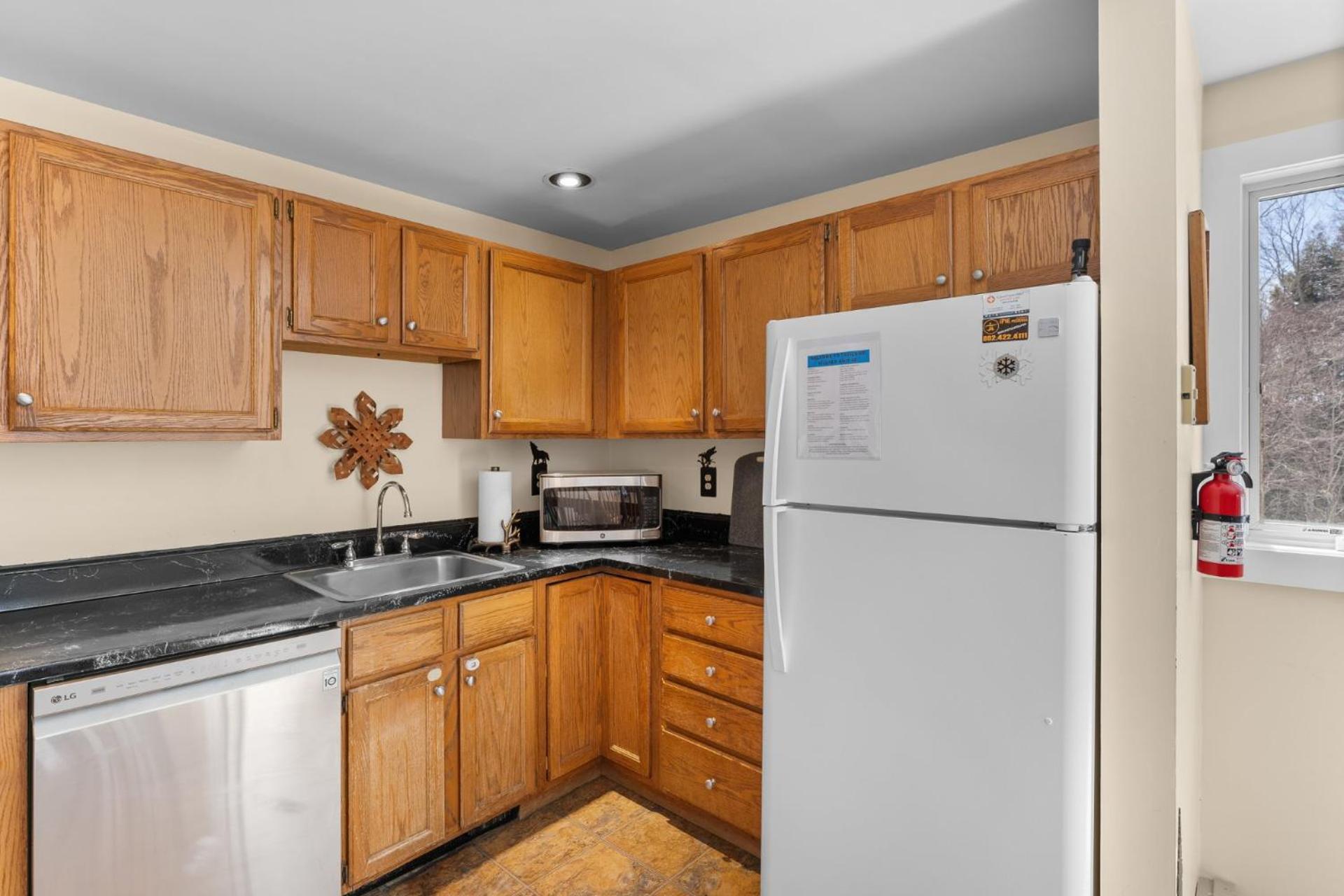 Trailside Village #6 - Slopeside 3BR 2BA, Hot Tub, Sauna, Ski In Ski Out on Great Eastern