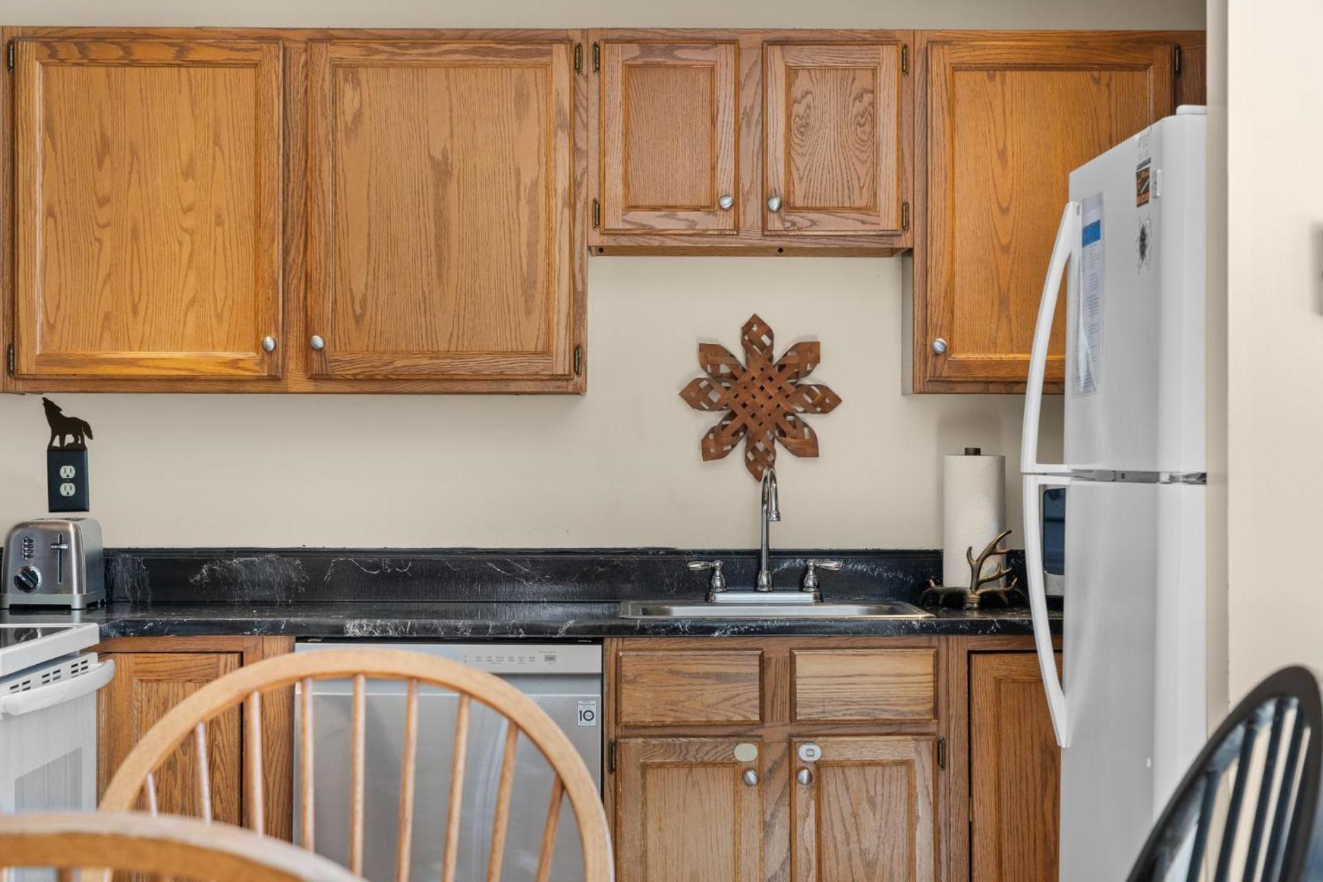 Trailside Village #6 - Slopeside 3BR 2BA, Hot Tub, Sauna, Ski In Ski Out on Great Eastern