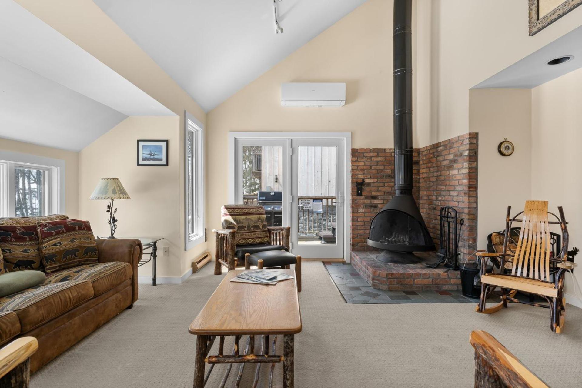Trailside Village #6 - Slopeside 3BR 2BA, Hot Tub, Sauna, Ski In Ski Out on Great Eastern