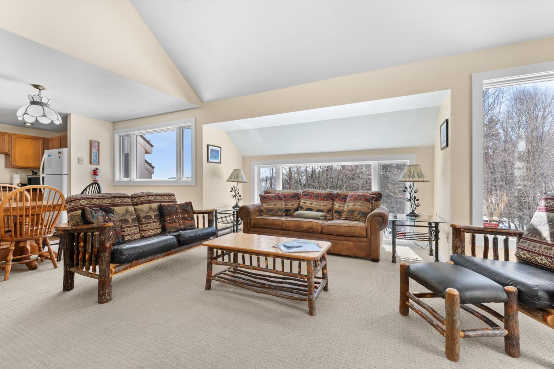 Trailside Village #6 - Slopeside 3BR 2BA, Hot Tub, Sauna, Ski In Ski Out on Great Eastern