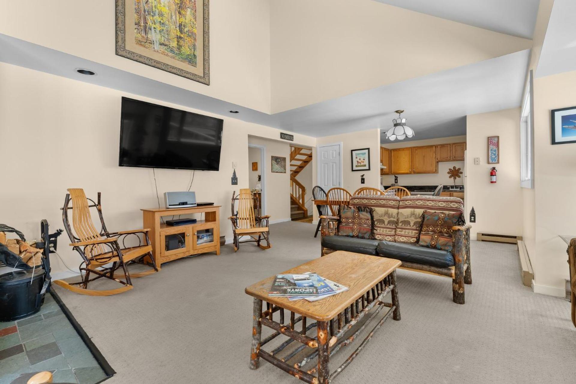 Trailside Village #6 - Slopeside 3BR 2BA, Hot Tub, Sauna, Ski In Ski Out on Great Eastern