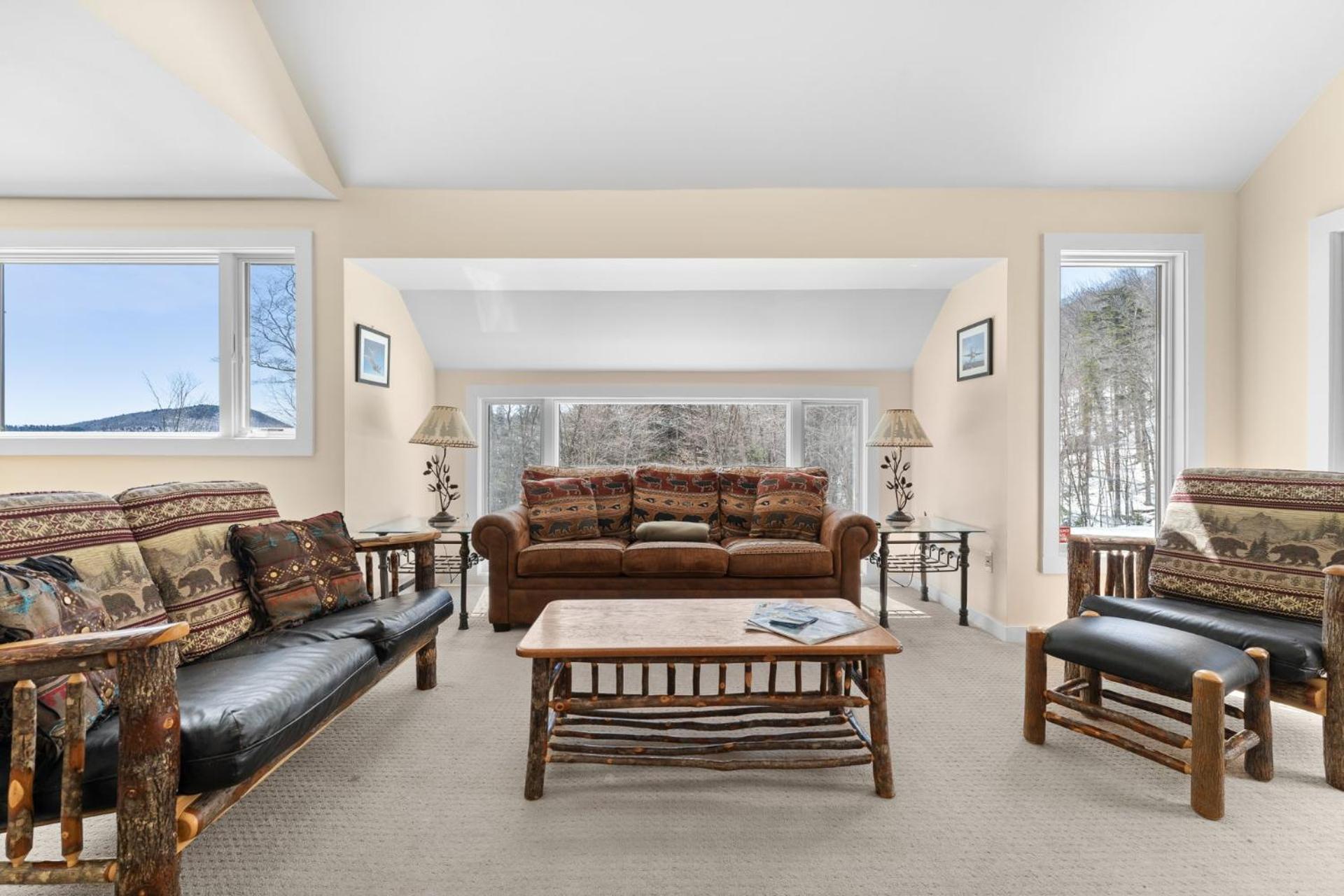 Trailside Village #6 - Slopeside 3BR 2BA, Hot Tub, Sauna, Ski In Ski Out on Great Eastern
