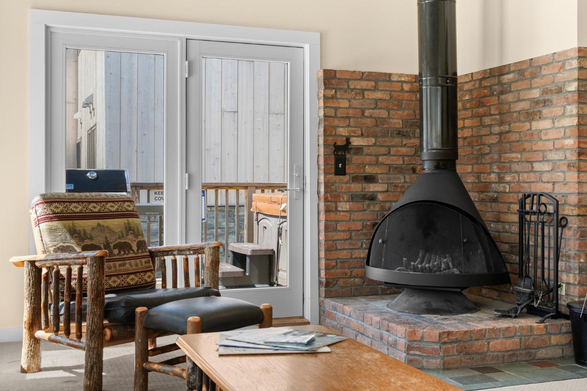 Trailside Village #6 - Slopeside 3BR 2BA, Hot Tub, Sauna, Ski In Ski Out on Great Eastern