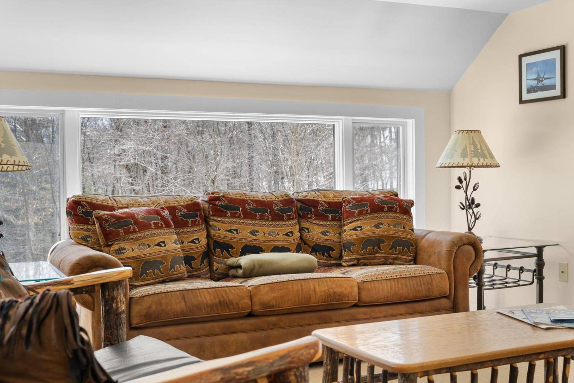 Trailside Village #6 - Slopeside 3BR 2BA, Hot Tub, Sauna, Ski In Ski Out on Great Eastern