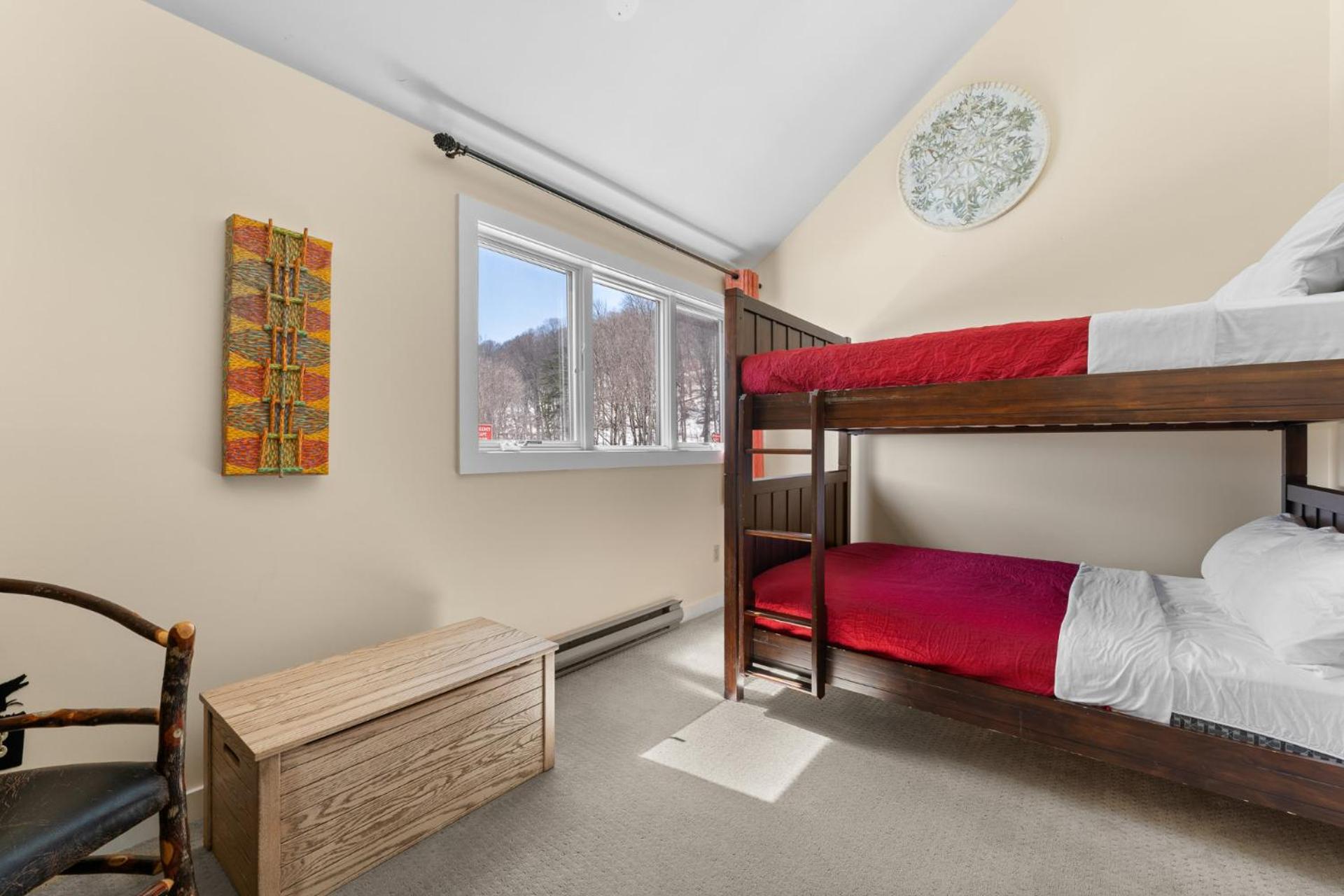 Trailside Village #6 - Slopeside 3BR 2BA, Hot Tub, Sauna, Ski In Ski Out on Great Eastern