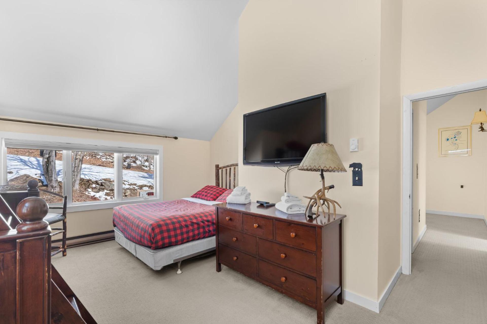 Trailside Village #6 - Slopeside 3BR 2BA, Hot Tub, Sauna, Ski In Ski Out on Great Eastern